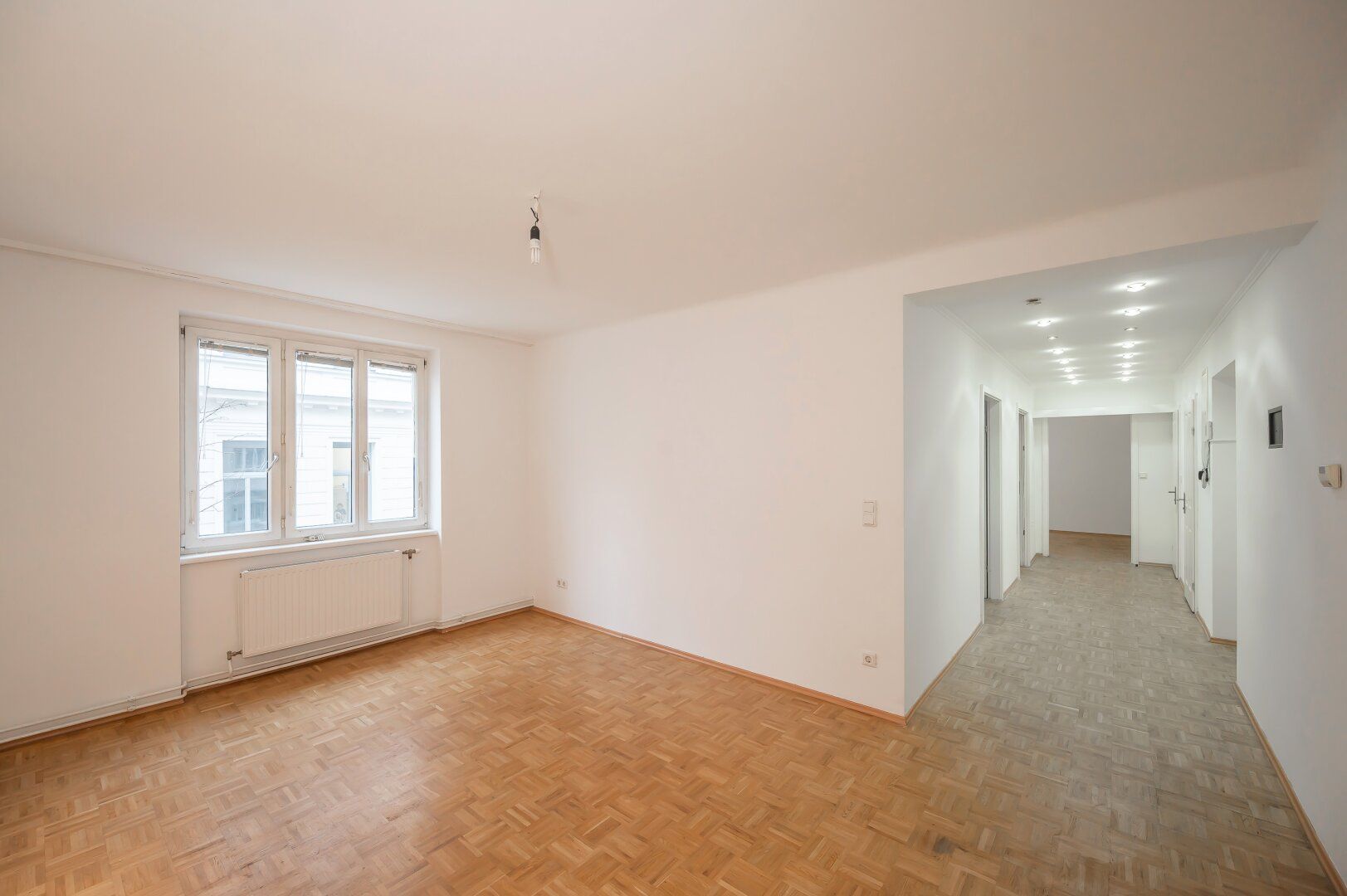 ++NEU++ sanierungsbedürftige 4-Zimmer-Wohnung nähe Augarten!