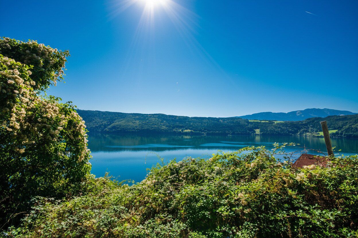 WO TRÄUME WURZELN SCHLAGEN! PREMIUM-BAUGRUNDSTÜCK MIT DER EINZIGARTIGEN NUTZUNGSMÖGLICHKEIT EINES PRIVATEN SEEZUGANGS! PANORAMABLICK ÜBER DEN SEE UND DIE BERGE INKLUSIVE! - Mehr