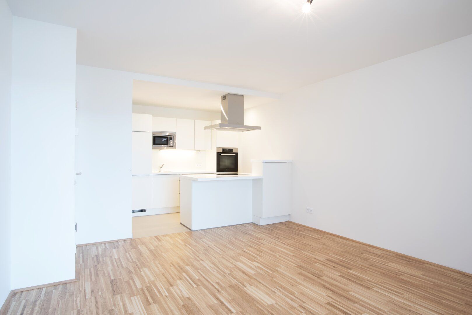 2-Zimmer-Wohnung mit hofseitigem Balkon! Kühlung inklusive! U6 Floridsdorf!