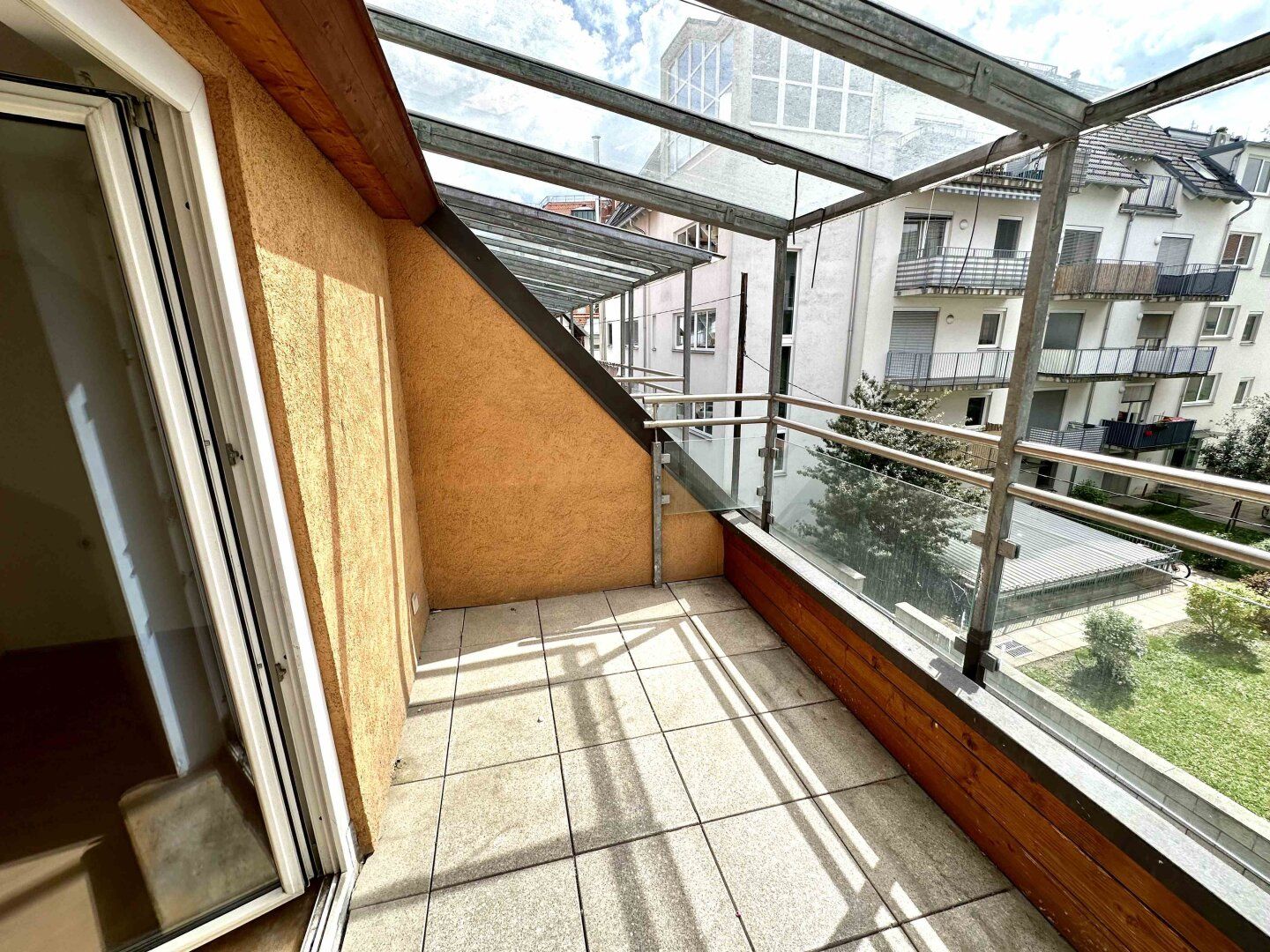PROVISIONSFREI! Charmante 2-Zimmer-Wohnung mit sonniger Terrasse in zentraler Lage nahe Grieskai und Südtirolerplatz in Graz