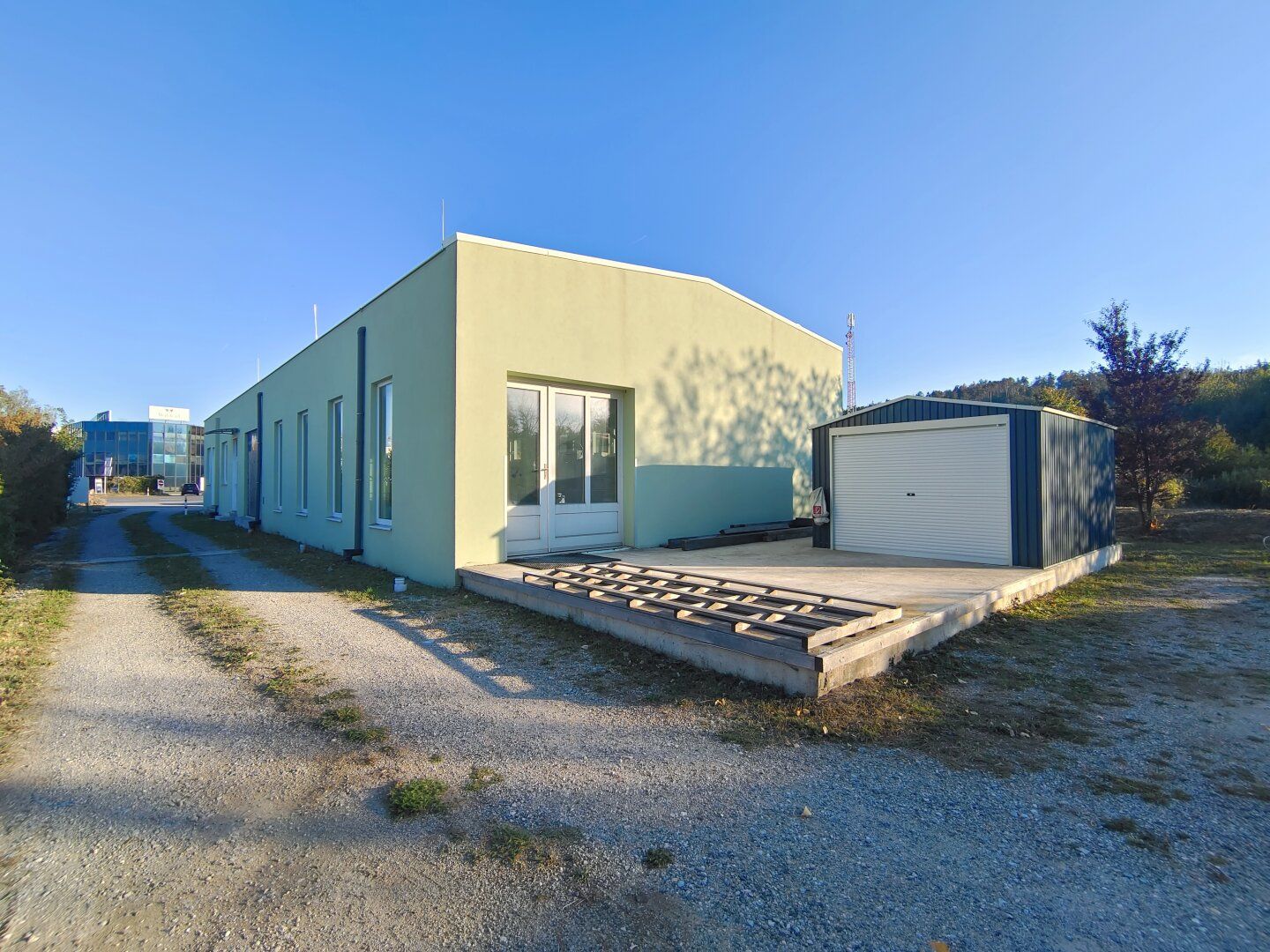 Betriebsstandort mit großzügiger Werkstättenhalle und Büroflächen auf 3.500 m² Industriegrundstück - Ansicht 4