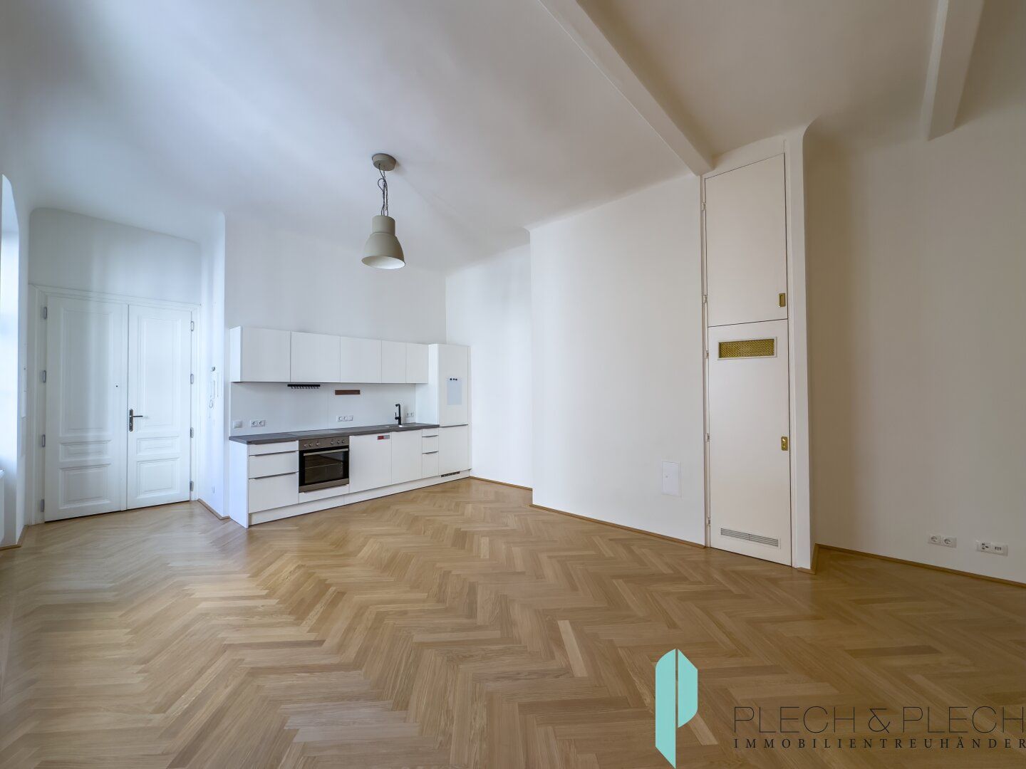 Provisionsfrei für den Mieter - 2 Zimmer - Altbauwohnung im Zentrum!