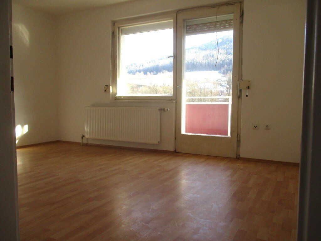 Zentrumsnahe 2-Zimmer-Wohnung mit Küchenblock und Balkon in Kindberg zu mieten !