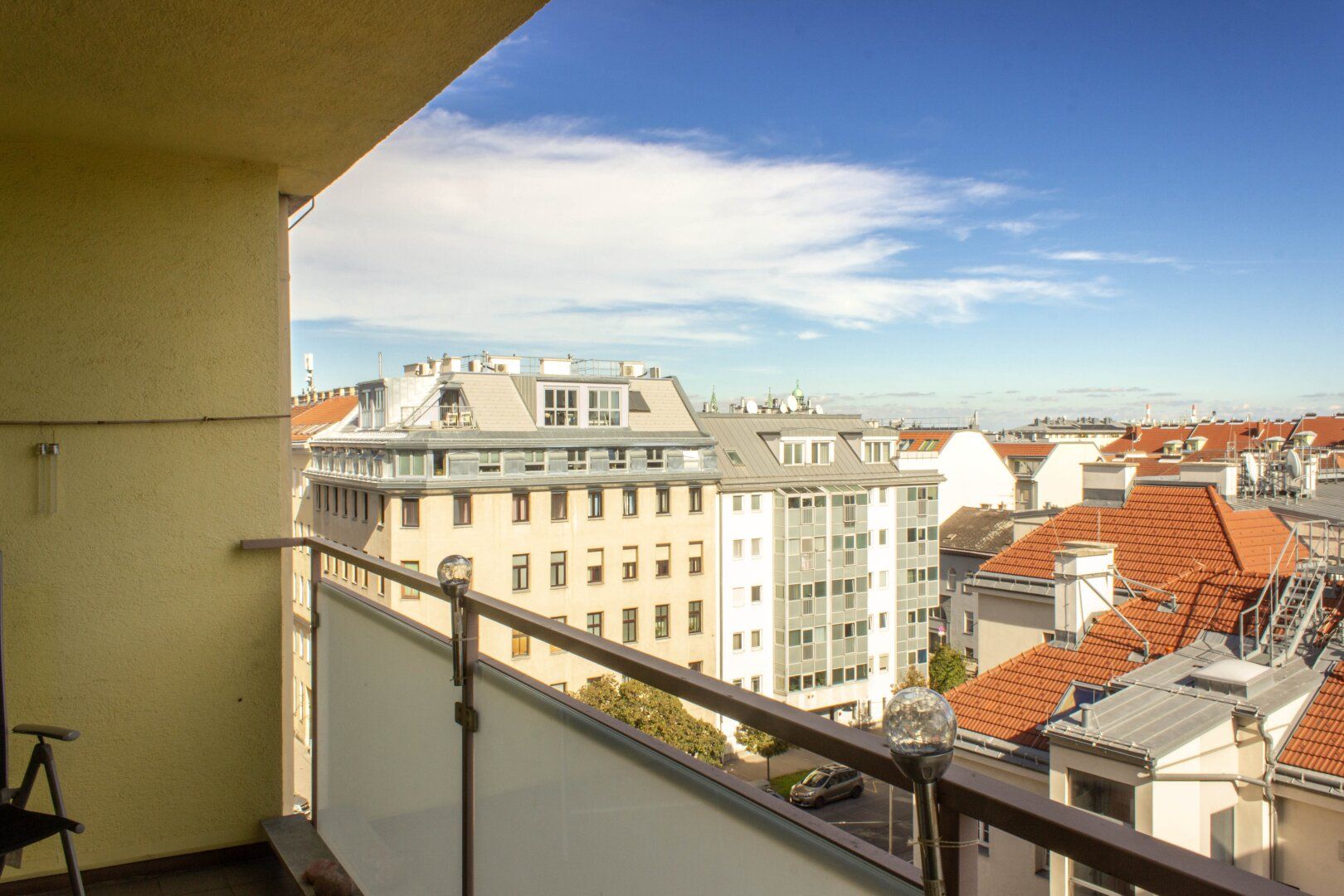 Sonnige und großzügige Wohnung mit Freifläche!