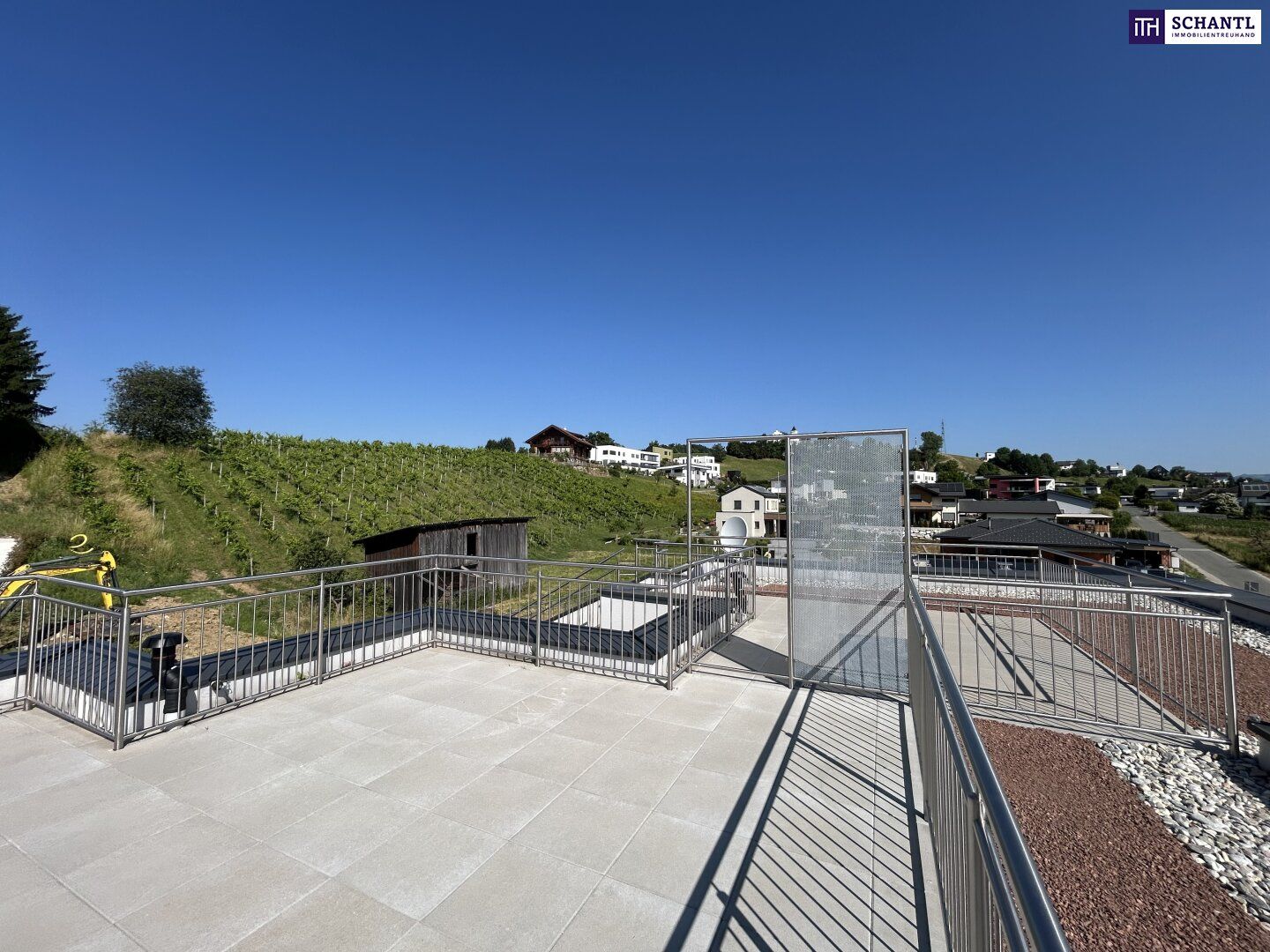 TRAUMHAFTES DOPPELHAUS mitten in den IDYLLISCHEN Weinbergen - mit DOPPELGARAGE, GARTEN, TERRASSE & DACHTERRASSE!
