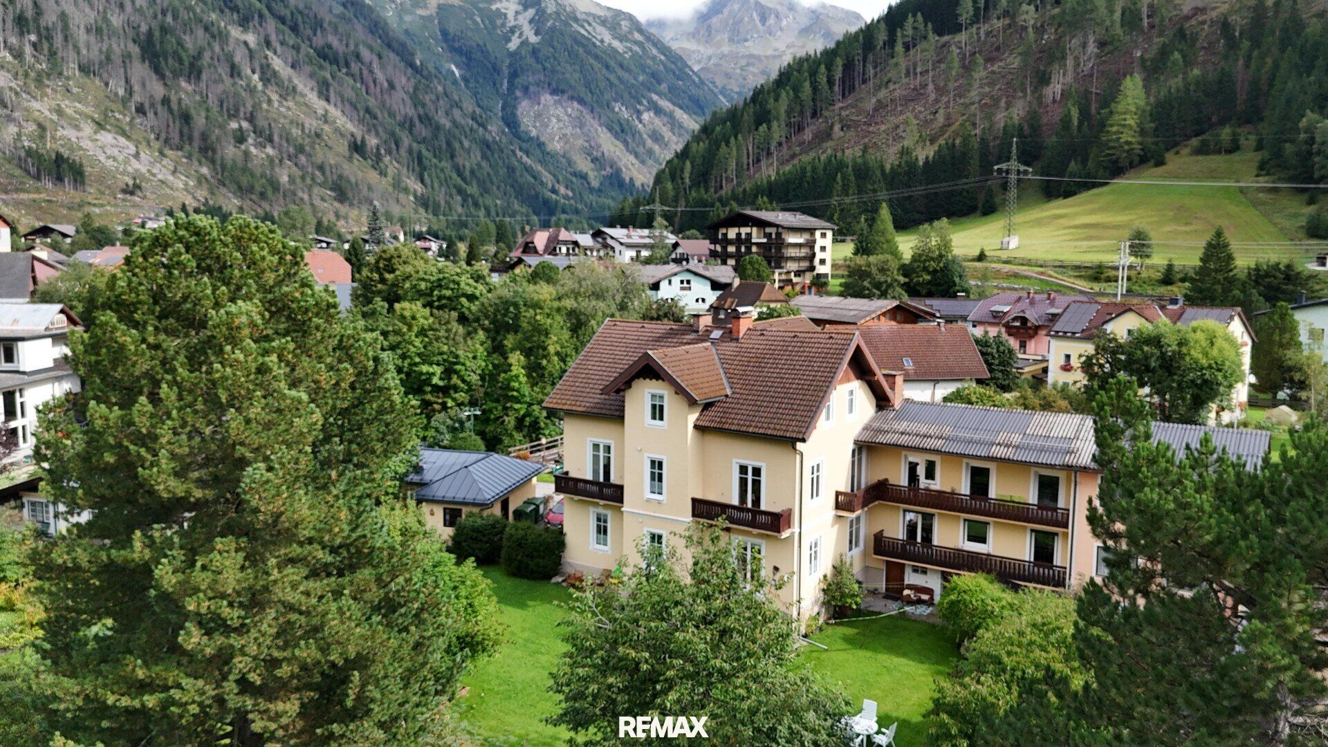Charmantes Appartementhaus mit 4 Ferienappartements und Privatwohnung
