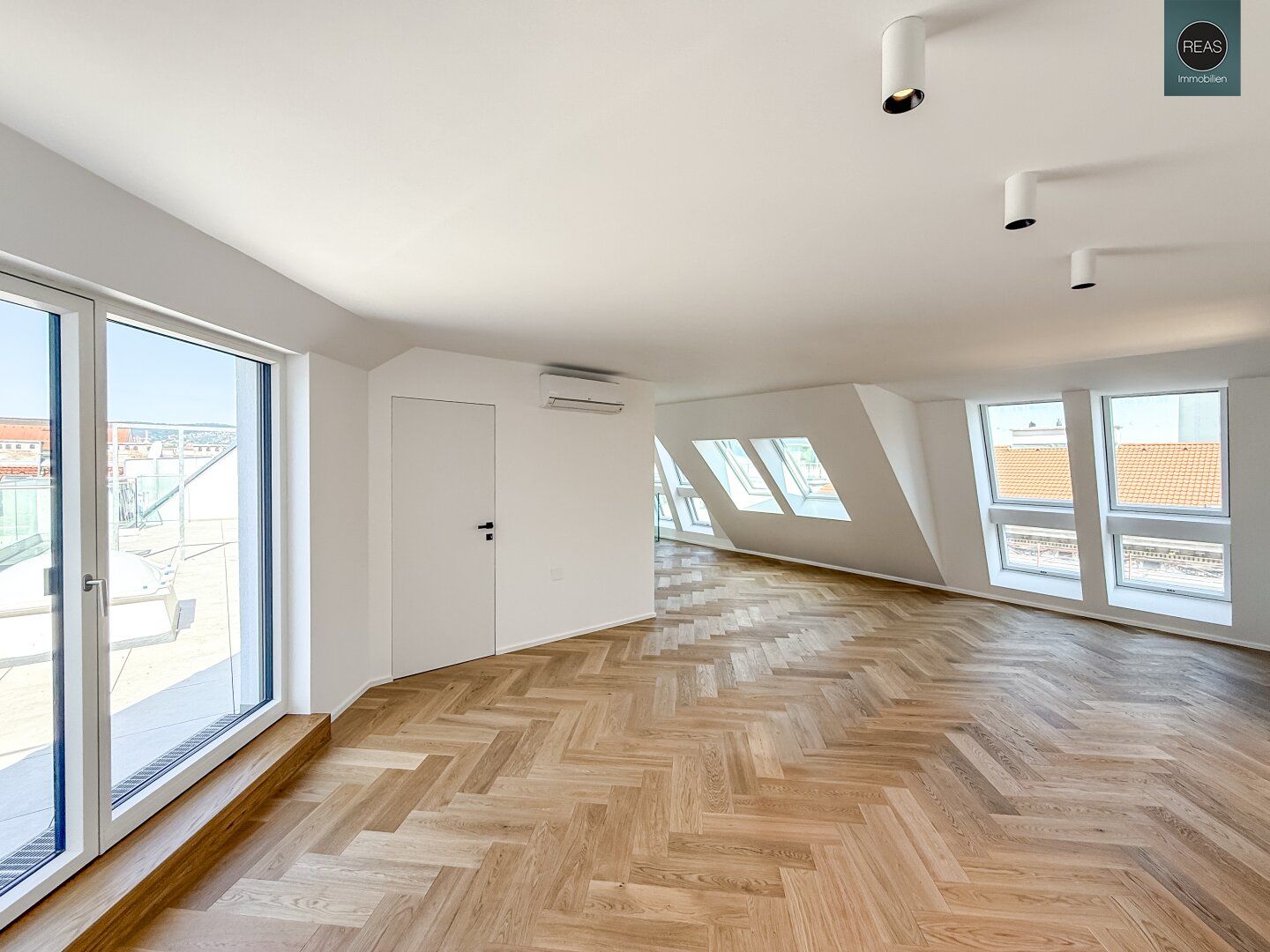 Elevate 1090 - Erstbezug: Luxus Dachgeschoss - Maisonette Wohnung (klimatisiert) mit großer Dachterrasse nahe U6 Alser Straße, AKH!