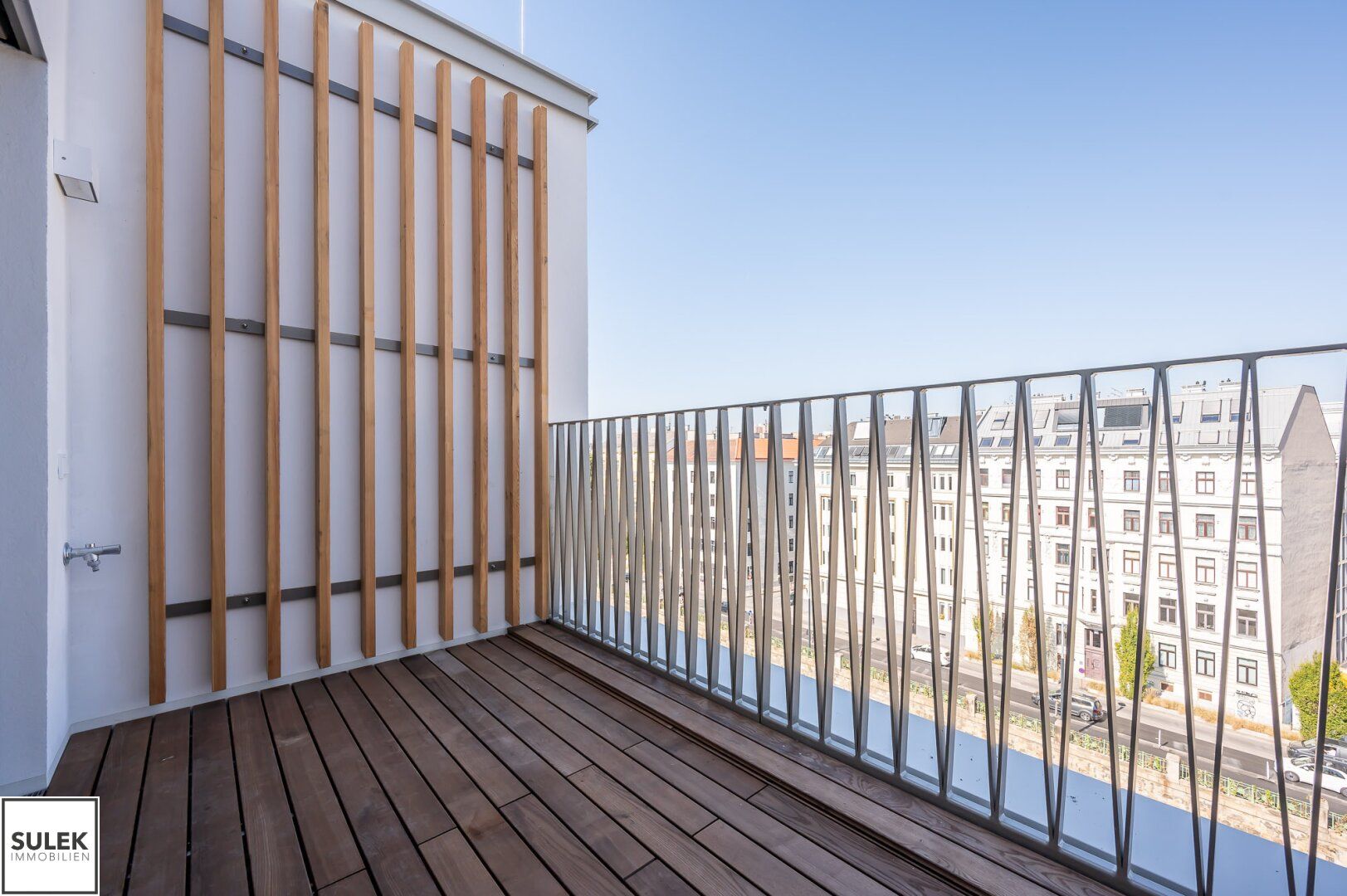 Zweitbezug: klimatisierte 3 Zimmer Wohnung mit Terrasse - Dachgeschoss - Blick auf den Wienfluss - U4 Nähe - ab sofort