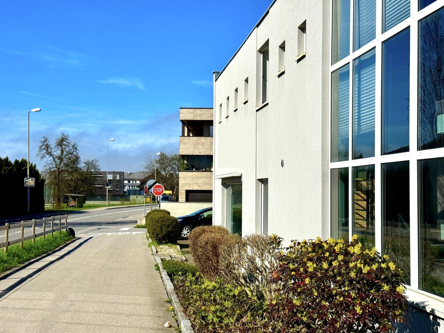 Attraktives Gewerbeobjekt mit Eigennutzung und vermietbaren Flächen - Sichtbarkeit & Eleganz vereint - Ansicht 3