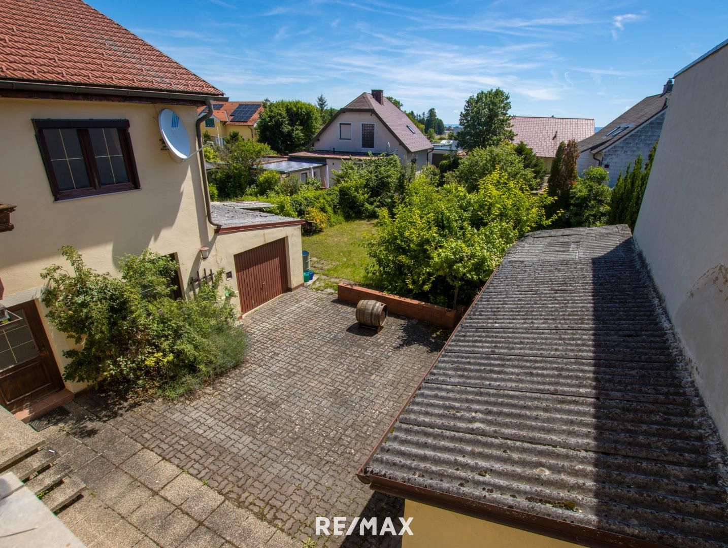 Sanierungsbedürftiges Haus mit 2 Wohneinheiten in Gainfarn!