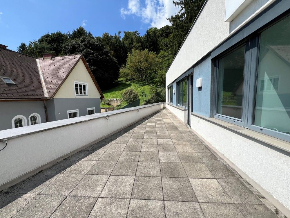 Helle Büroetage mit Dachterrasse
