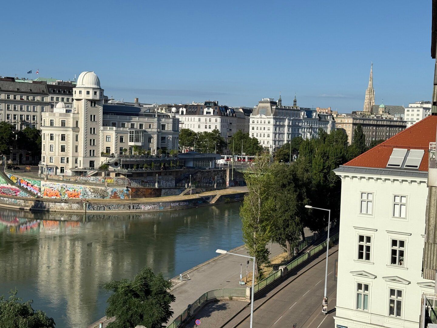 3-Zimmer-Wohnung mit Potenzial in Toplage beim Donaukanal mit Innenstadtblick - Nähe Urania!