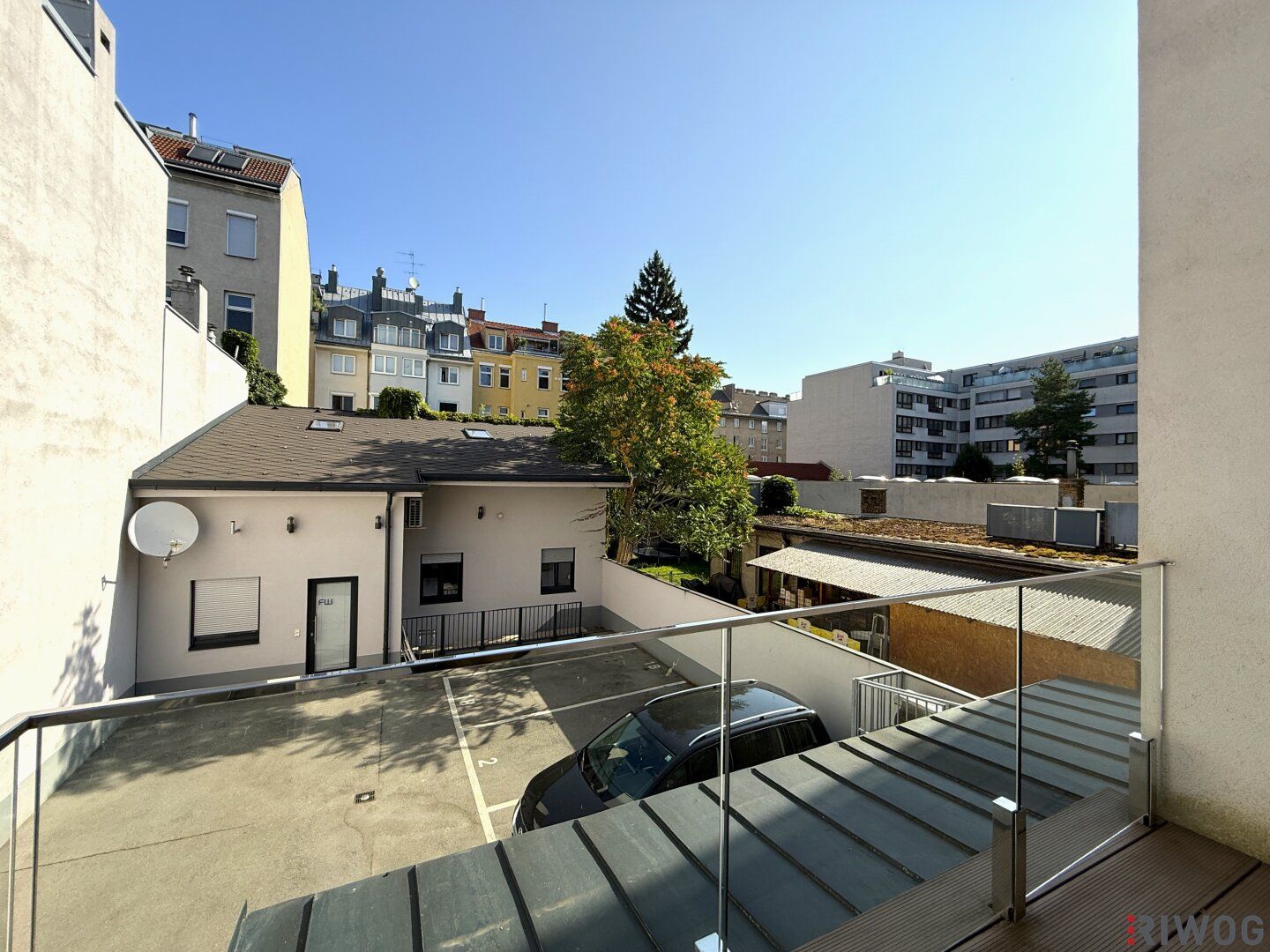 3-Zimmer Terrassenwohnung im 1. Stock mit extra Küche und Klimaanlage nahe dem Hoßplatz | PARKPLATZ inklusive
