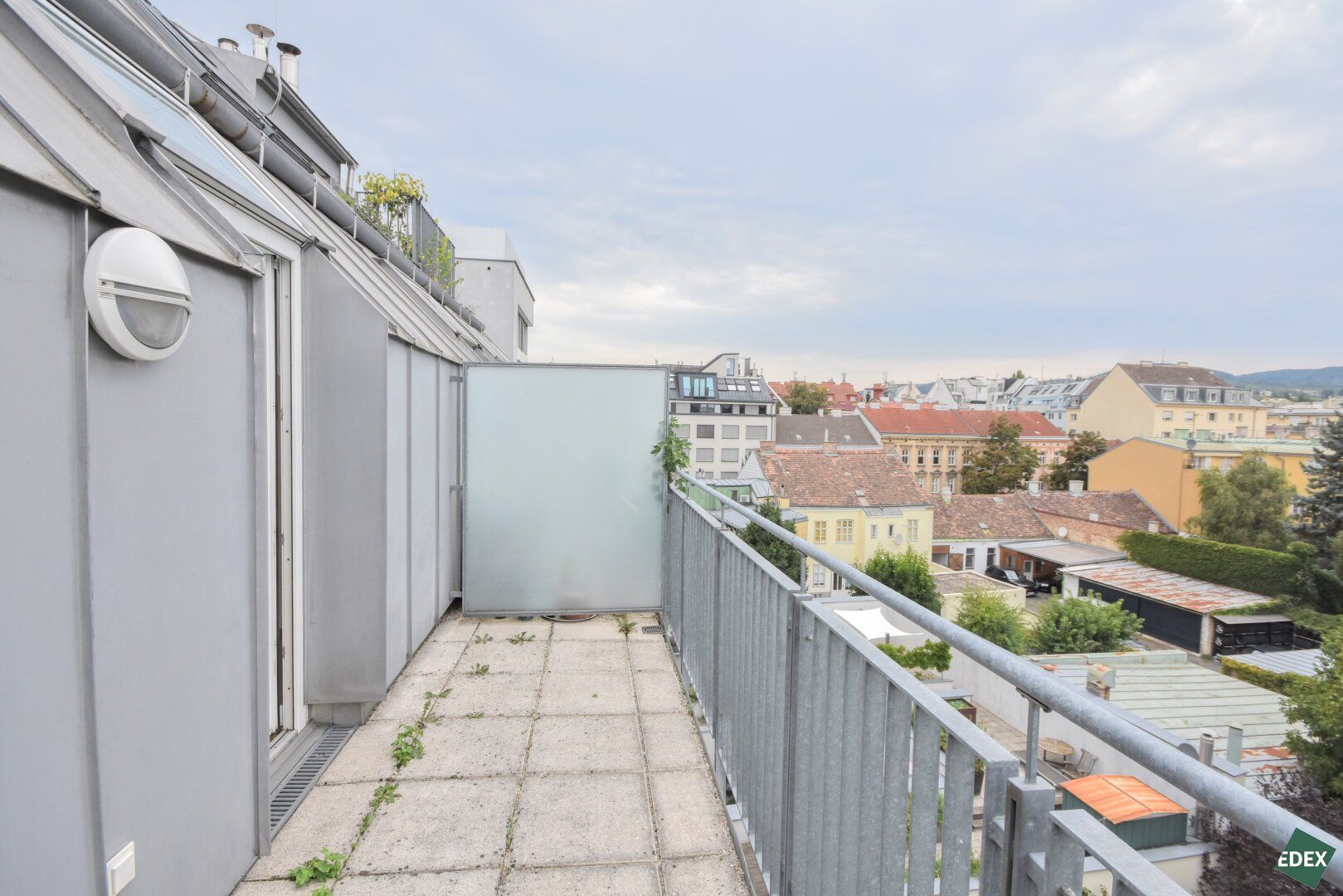 3-Zimmer-Wohnung im Dachgeschoß mit Loggia, Terrasse & Klima