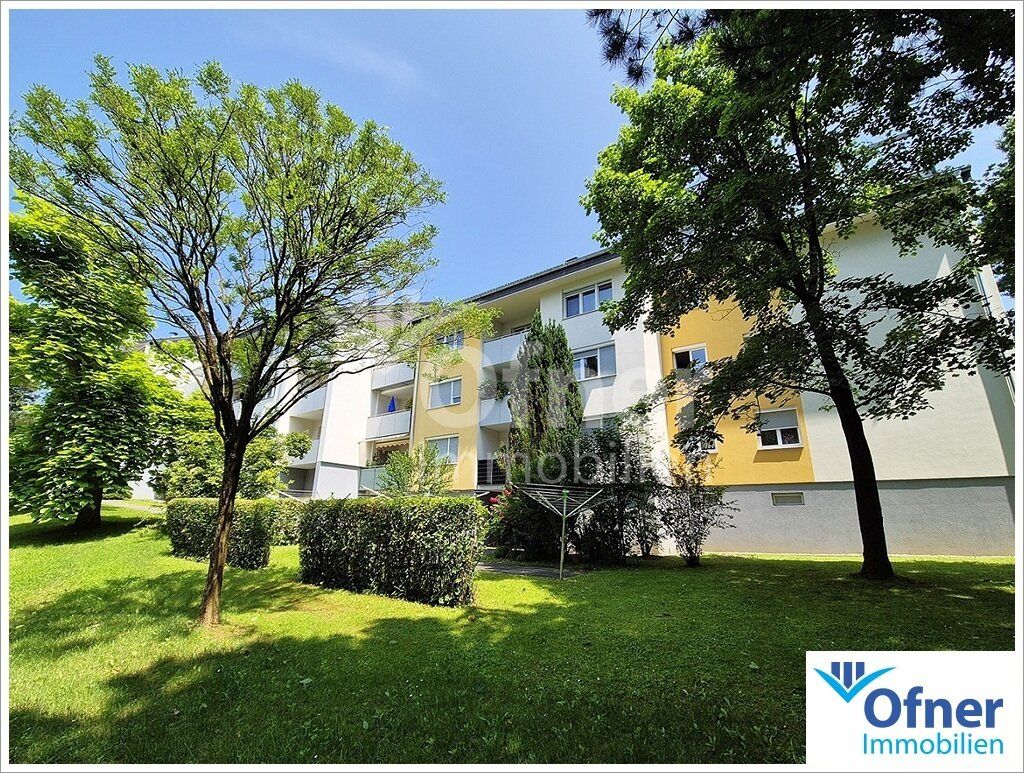Sanierte Wohnanlage im Grünen - schöne Wohnung mit Loggia