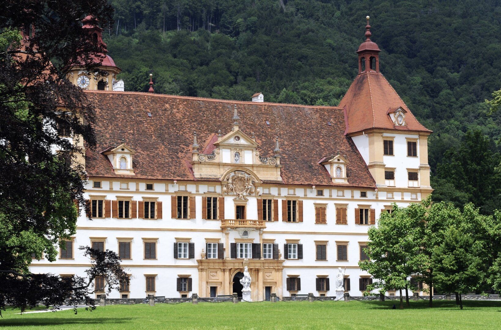 Graz-West: Sehr schöne und leistbare Altbauwohnungen nahe FH-Joanneum, UKH, LKH Graz II, sowie dem Schloß Eggenberg - Sofortbezug!
