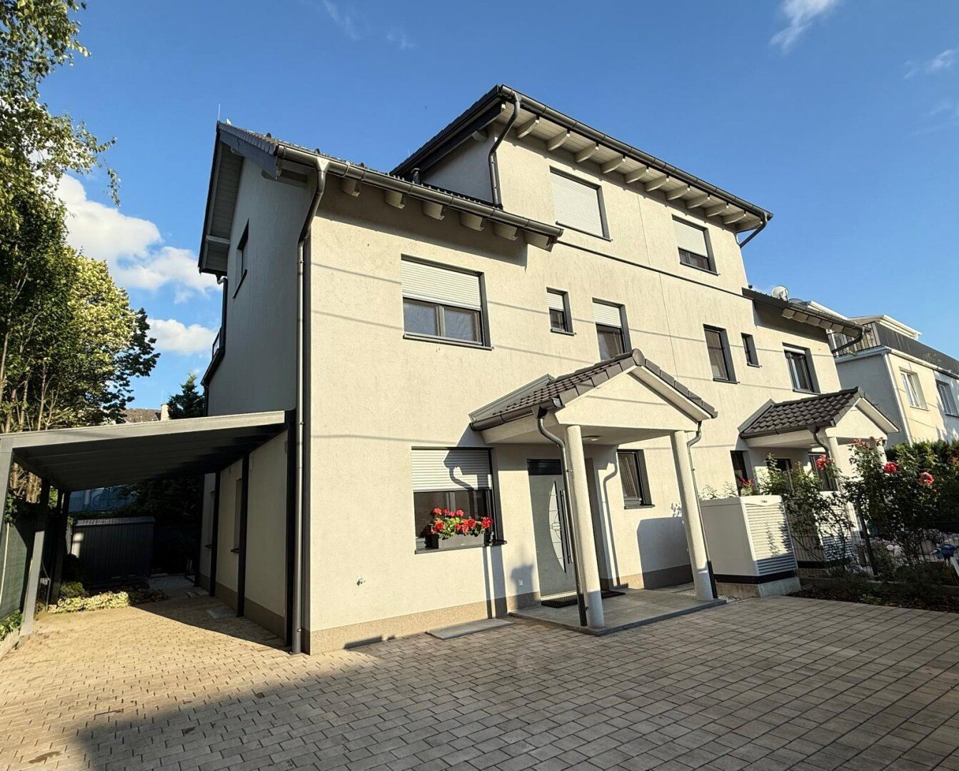 Traumhaftes Familienhaus in 1220 Wien - 7 Zimmer, Garten, Terrasse und mehr!
