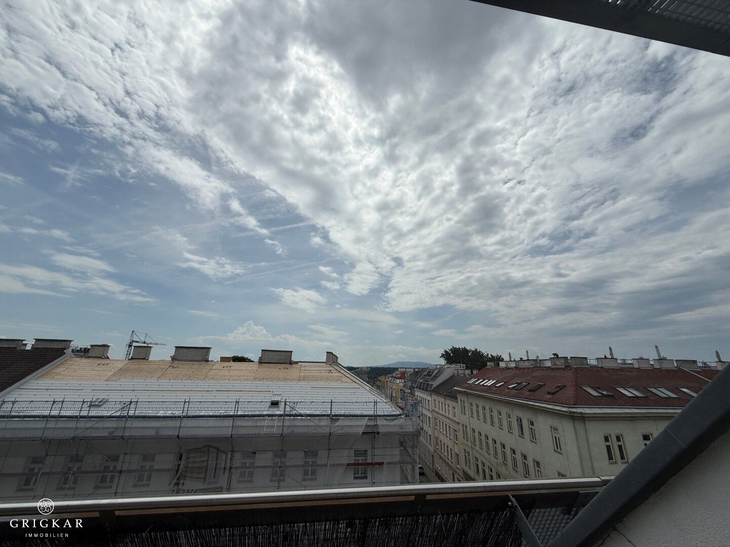 Dachgeschossjuwel mit Gloriette-Blick - Terrassenwohnung mit Flair in 1140 Wien