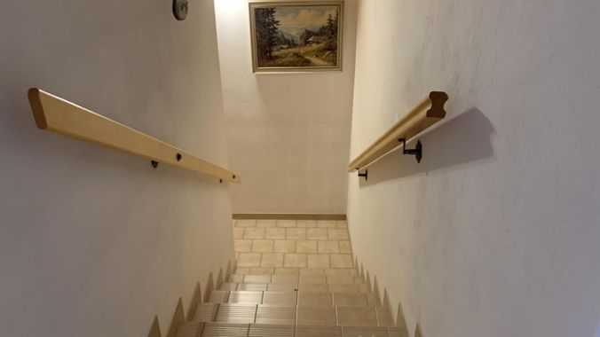 Stiegenabgang zum Keller im Innenbereich