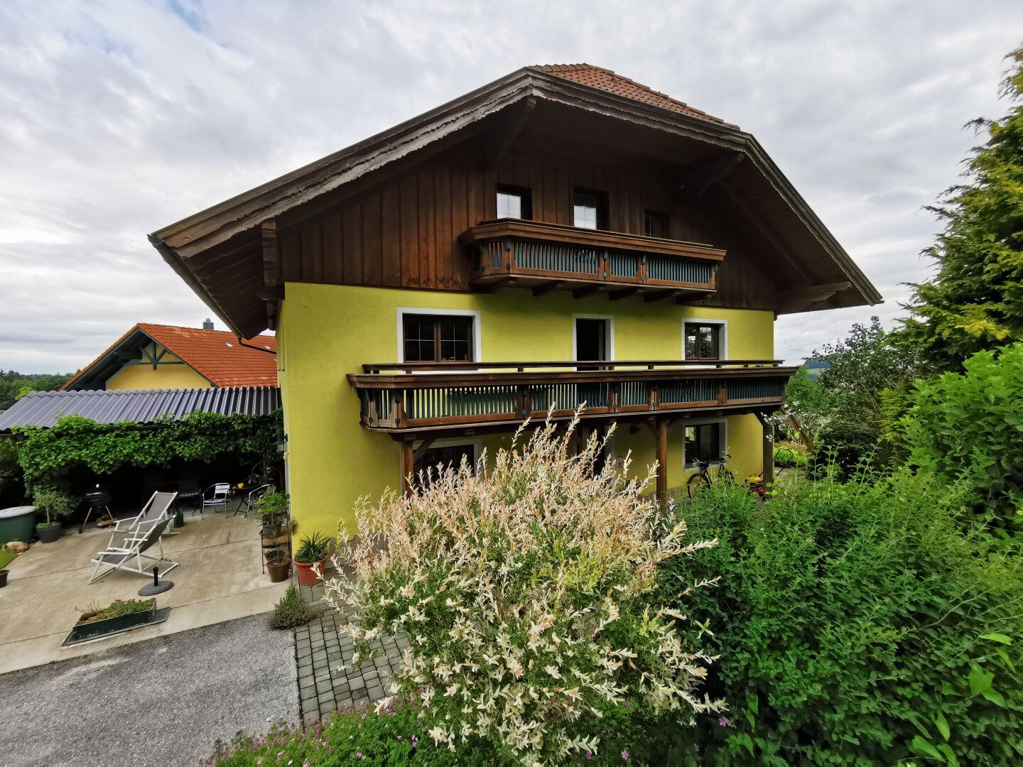 Wohnen und Arbeiten unter einem Dach - auch als Mehrfamilienhaus geeignet