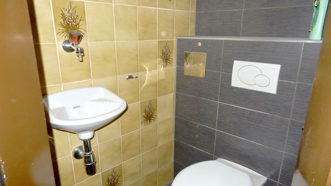 Toilette mit Handwaschbecken One