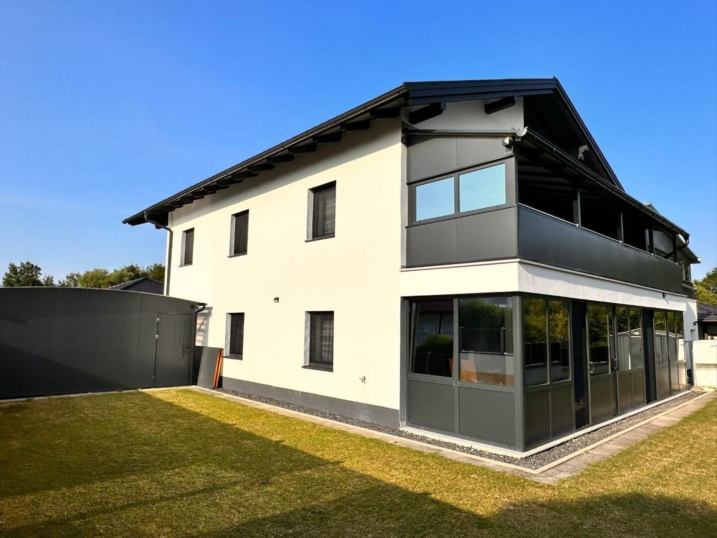 Modern und geräumig - Anlageobjekt mit zwei Wohnungen    