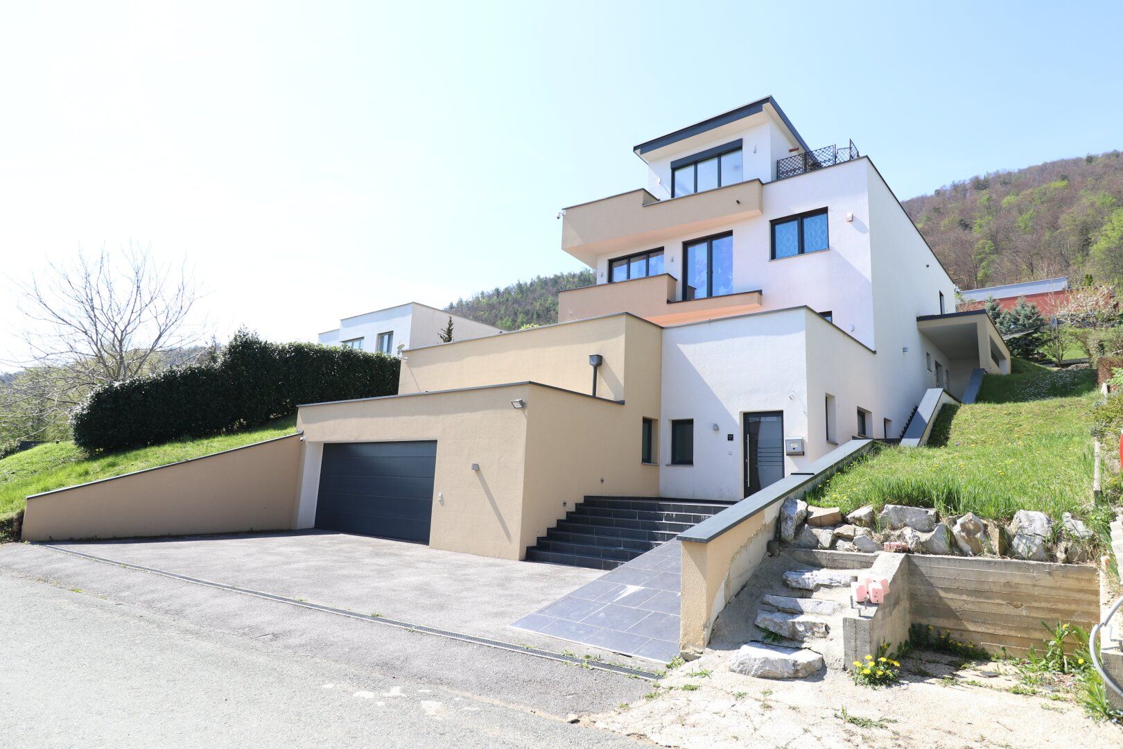 Moderne Architektenvilla mit Panoramablick über Graz