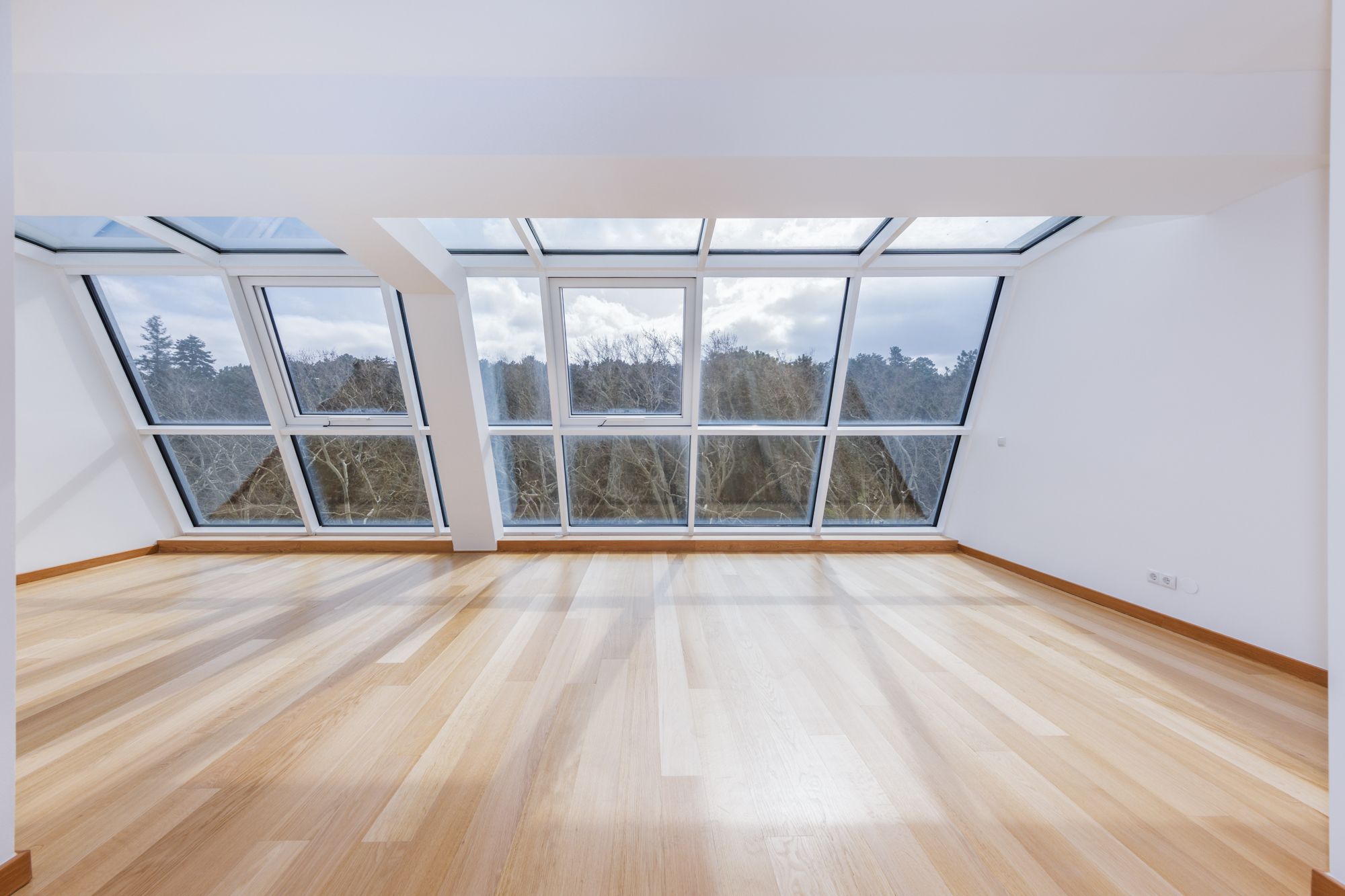 Neu ausgebaute Dachgeschosswohnungen - Nahe Hugo-Wolf Park