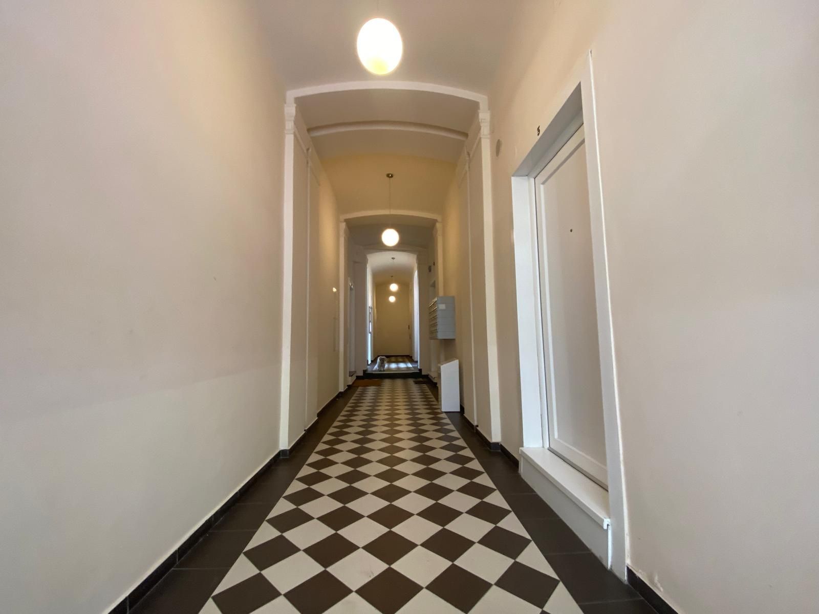 Schöne 2 Zimmer Altbauwohnung in toller Lage im 8. Bezirk von Privat zu kaufen