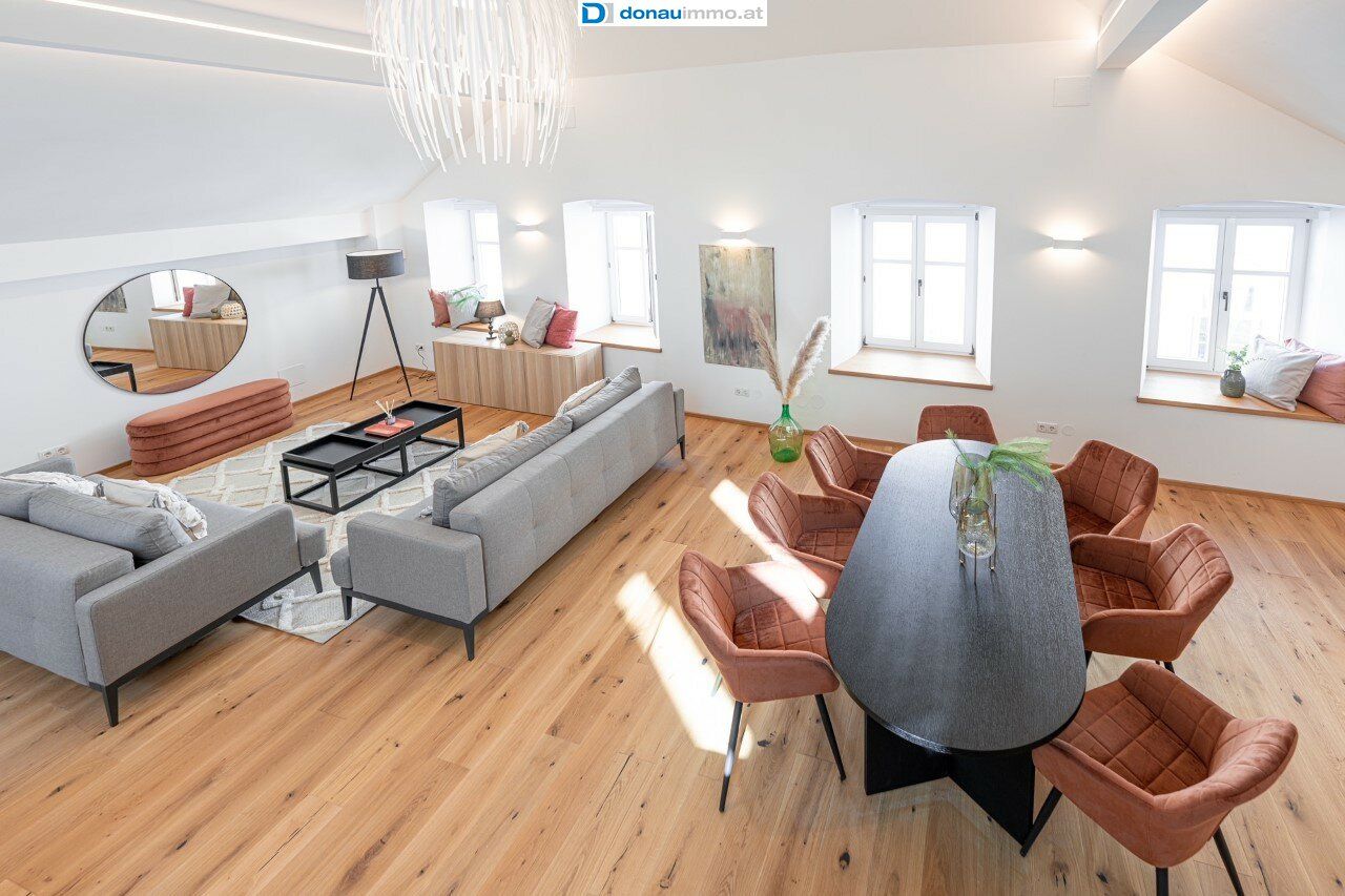 Helle neue Dachgeschoßmaisonette in der Fußgängerzone in Krems an der Donau zu vermieten