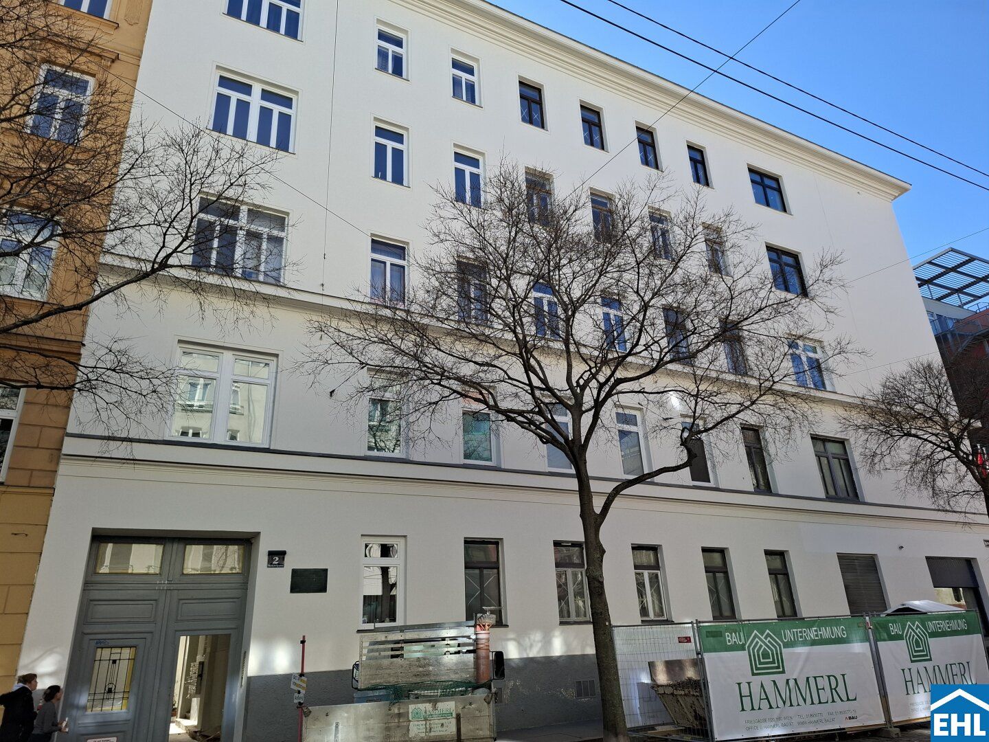 Renovierungsbedürftige Altbauwohnung mit klassischem Charme