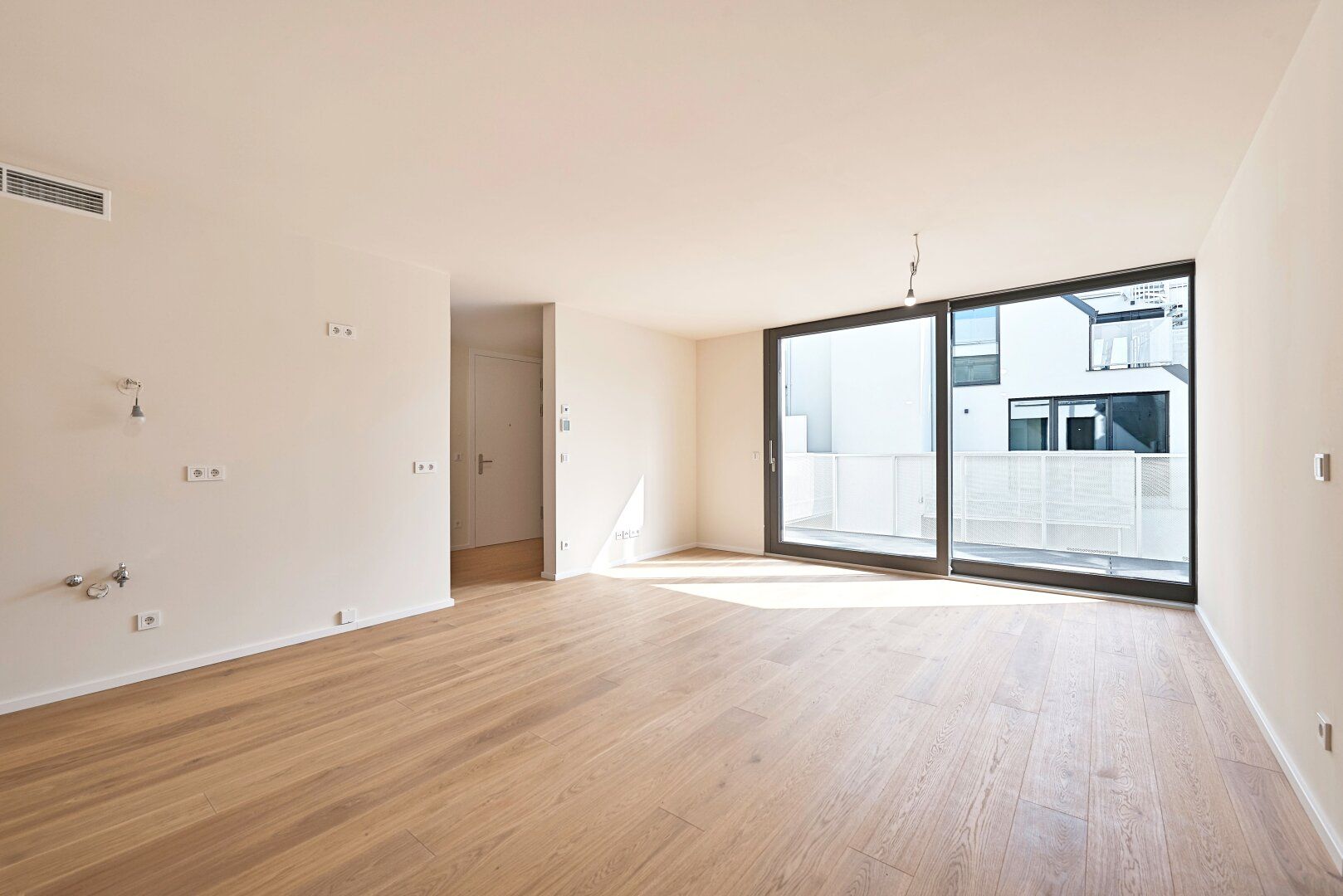 Dachgeschosstraum mit exklusiver Ausstattung | 2-Zimmer mit großem Balkon | ESSENZ NO. 1 - Die neue Avantgarde des Wohnens