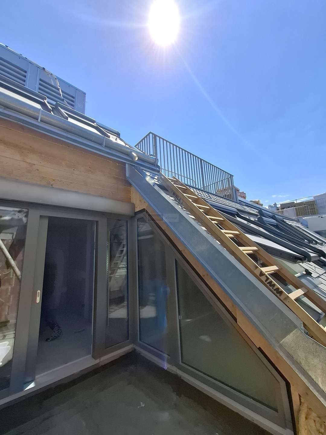 ERSTBEZUG: Lichtdurchflutete Dachgeschossmaisonette mit Galerie und Dachterrasse beim Rochusmarkt