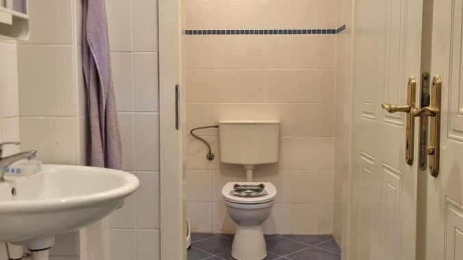 WC mit Handwaschbecken / UG