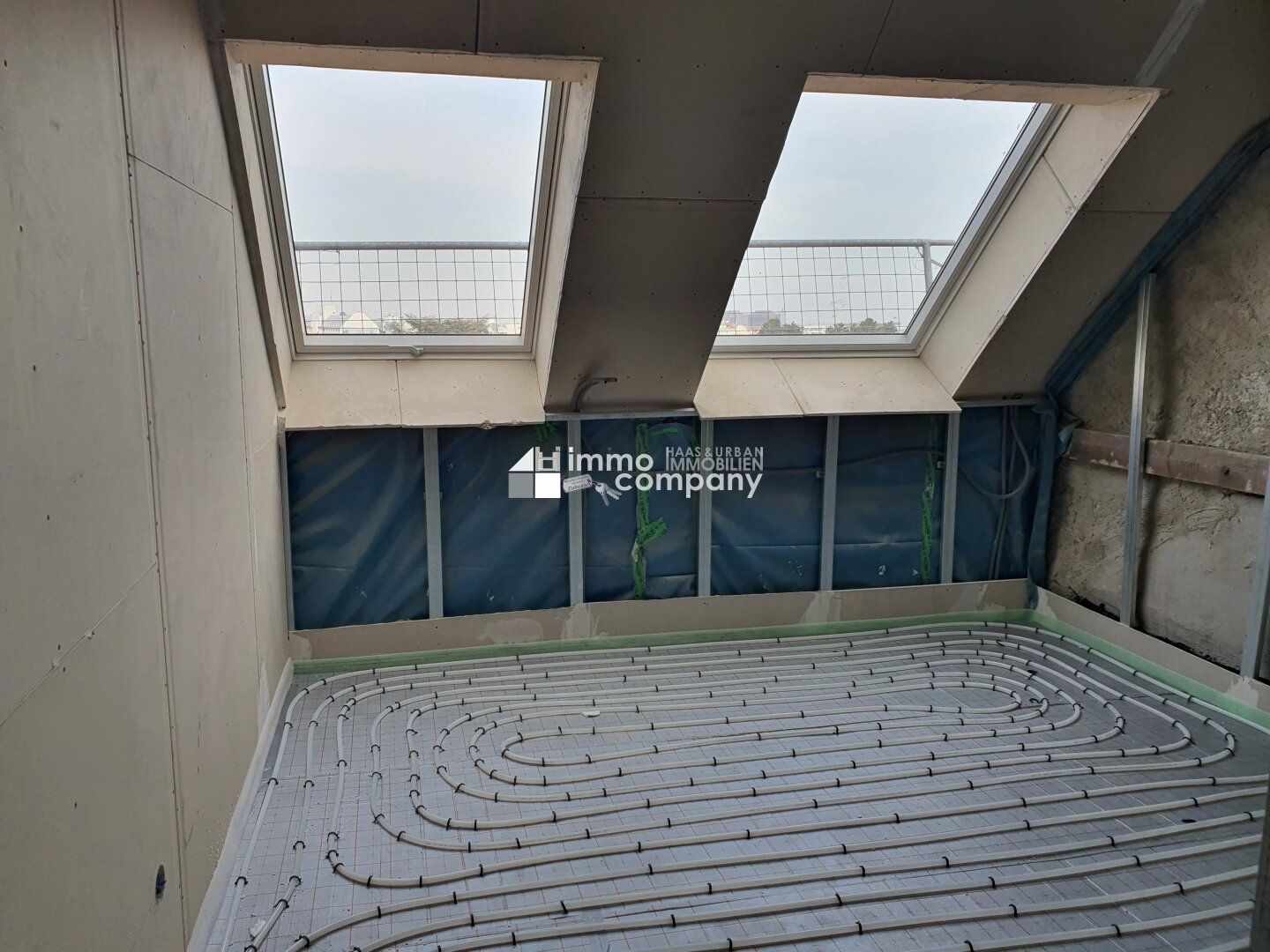 Stilvolle Dachgeschosswohnung mit Fußbodenheizung und Deckenkühlung - Komfort das ganze Jahr über!!