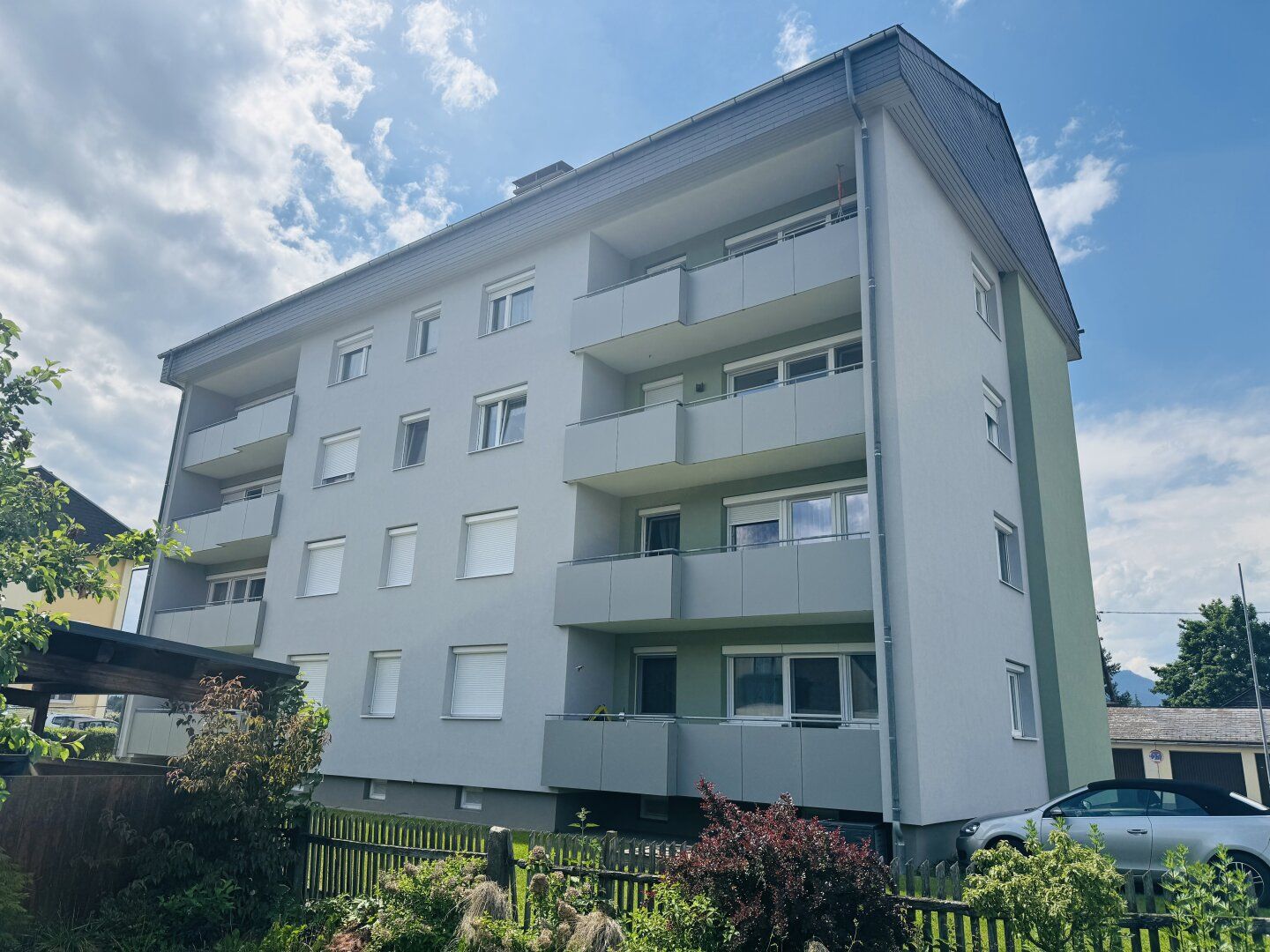 Apfelberg: großzügige 3-Zimmer-Wohnung ca 79 m2 mit zwei Balkone und Garage