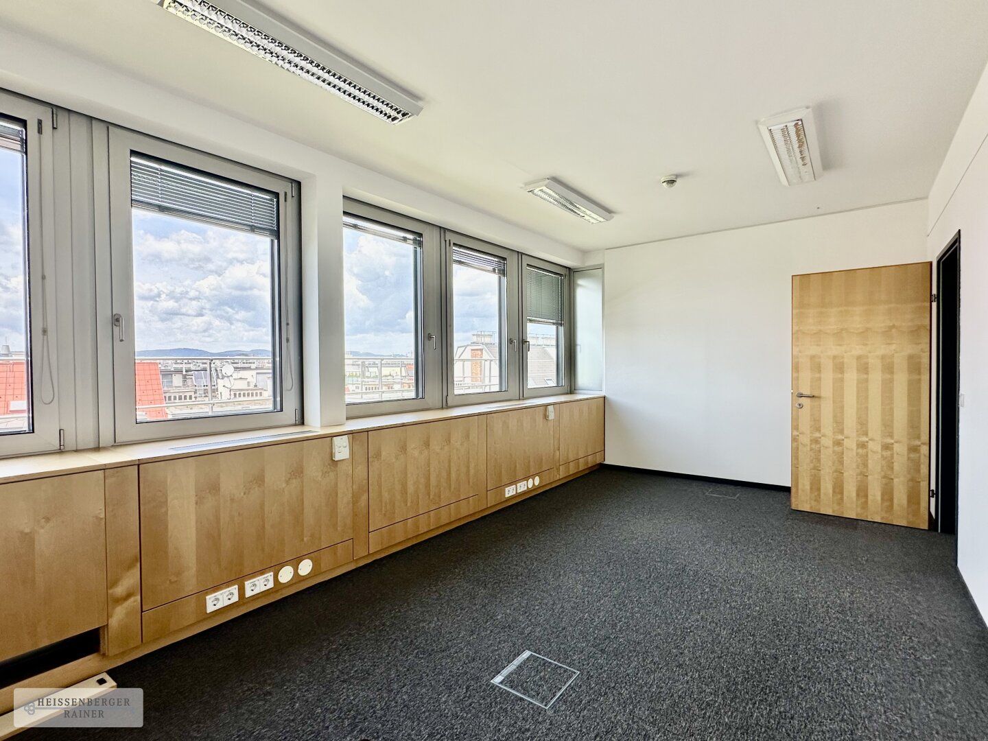 ARBEITEN MIT FERNBLICK /// MODERNES, FLEXIBLES BÜRO MIT GROSSER TERRASSE - Ansicht 5