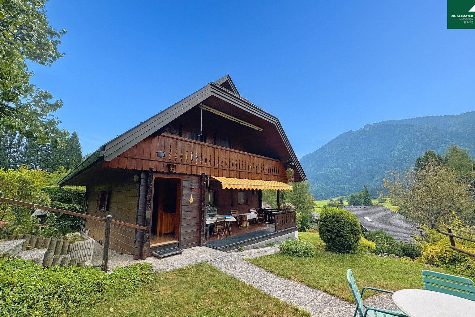 Charmantes Holz-Wohnhaus in Ruhelage am Fuße des Dreiländerecks mit Garten, Balkon & Carport für 205.000 Euro