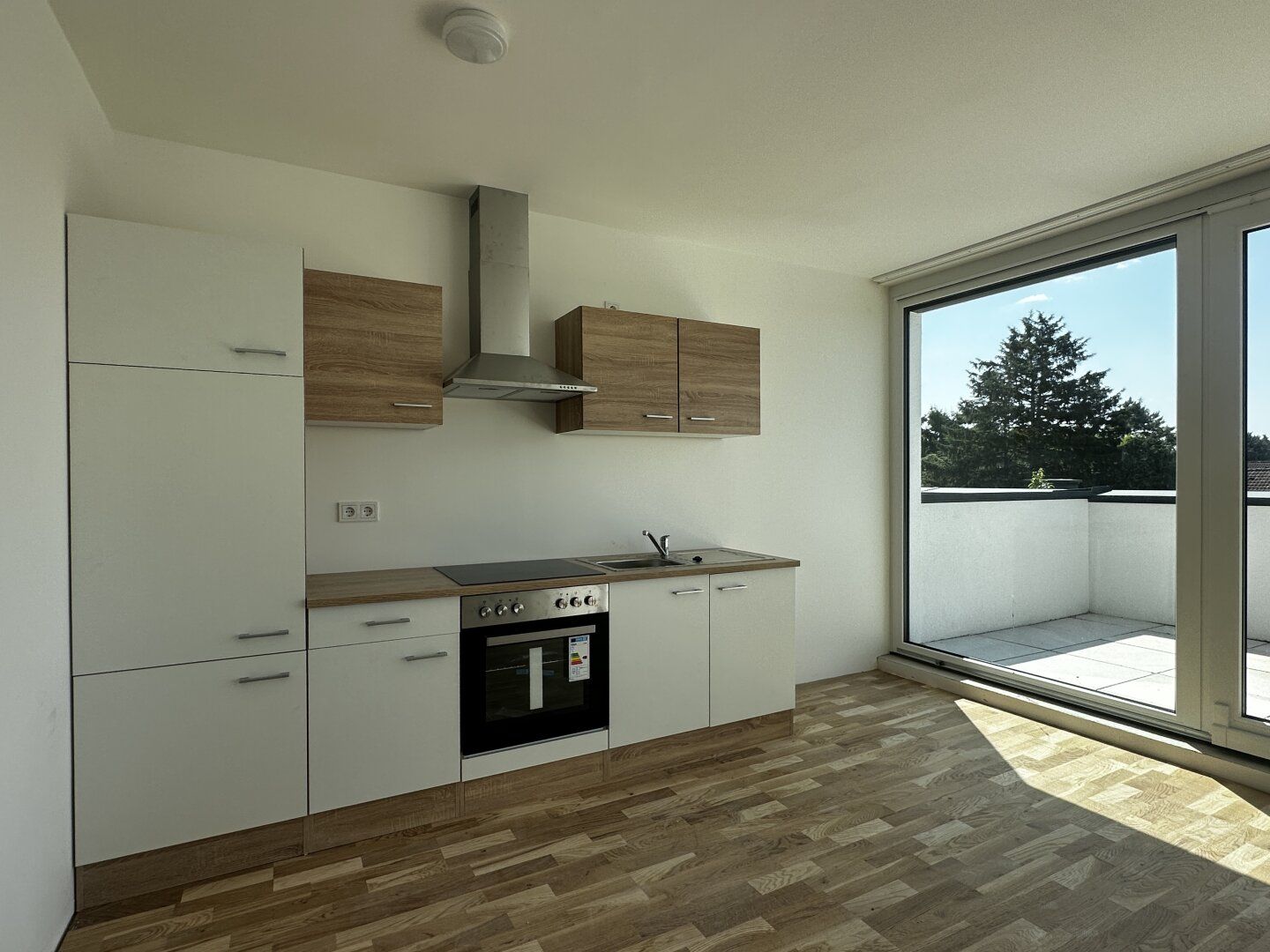 ERSTBEZUG! Moderne 2-Zimmerwohnung mit Terrasse und Balkon Nähe U1