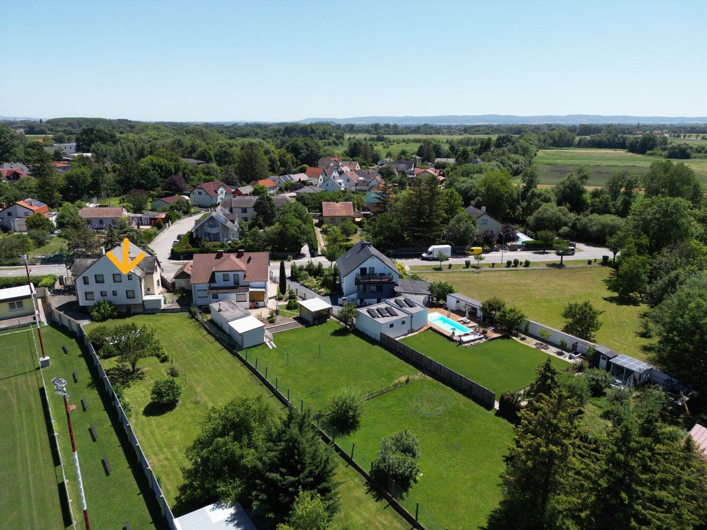 Zwei Doppelhaushälften mit Charakter und Potenzial - Rarität auf großem 2027 m² Baugrundstück