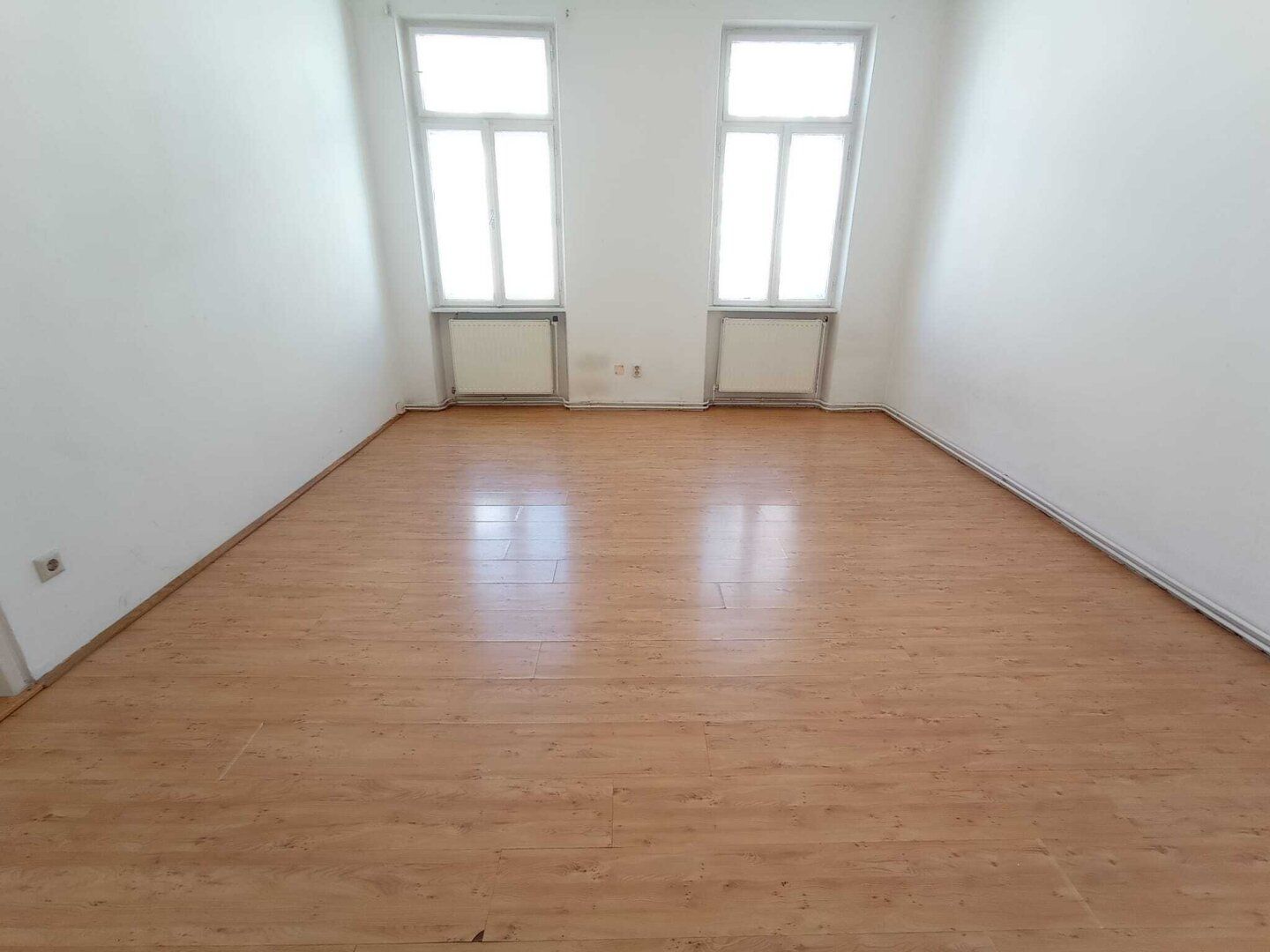 günstige Stilaltbauwohnung ( 2 Zimmer ) mitten in Favoriten - Nähe U1 Troststraße !