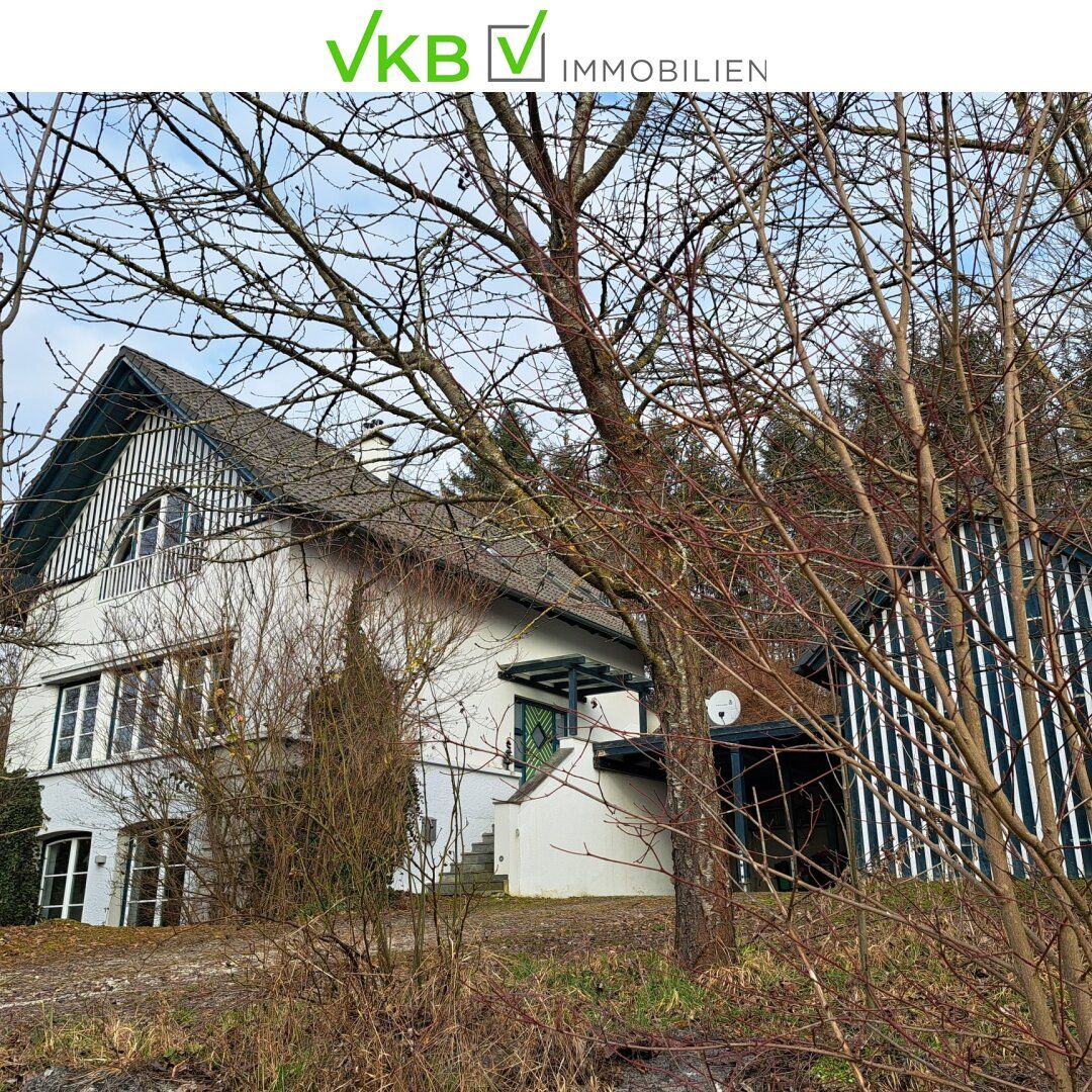 Seewalchen/Attersee: Haus mit großzügigem Platzangebot und freier Bauparzelle nebenan!