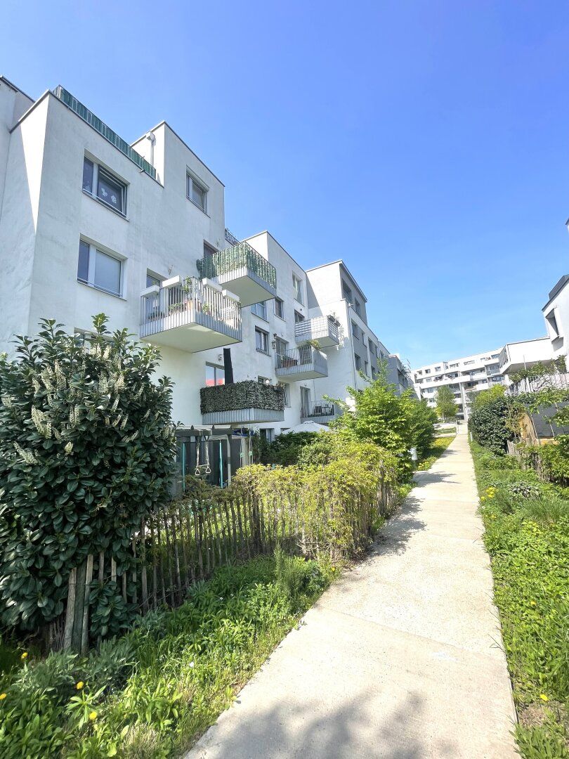 Sonnige 5-Zimmerwohnung mit Balkon und Loggia - zu mieten!
