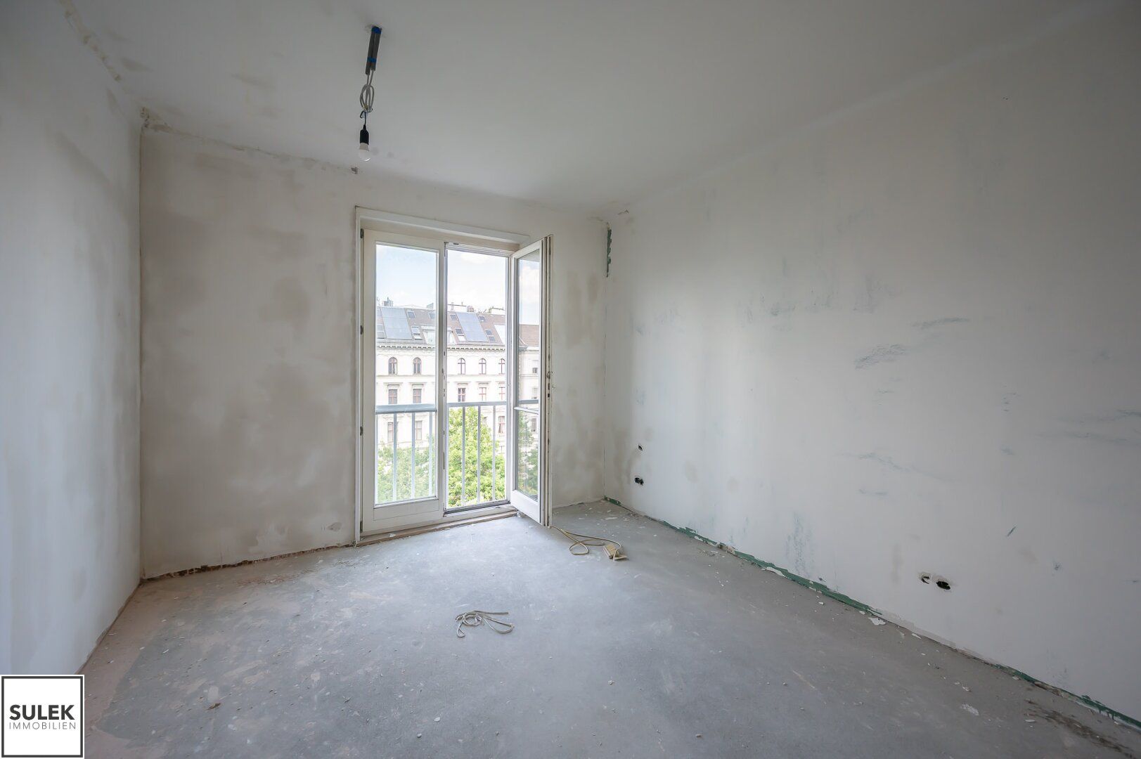 ERSTBEZUG nach Generalsanierung: 4-Zimmer-Wohnung am Schottenring ab August verfügbar (U2/U4-Nähe)
