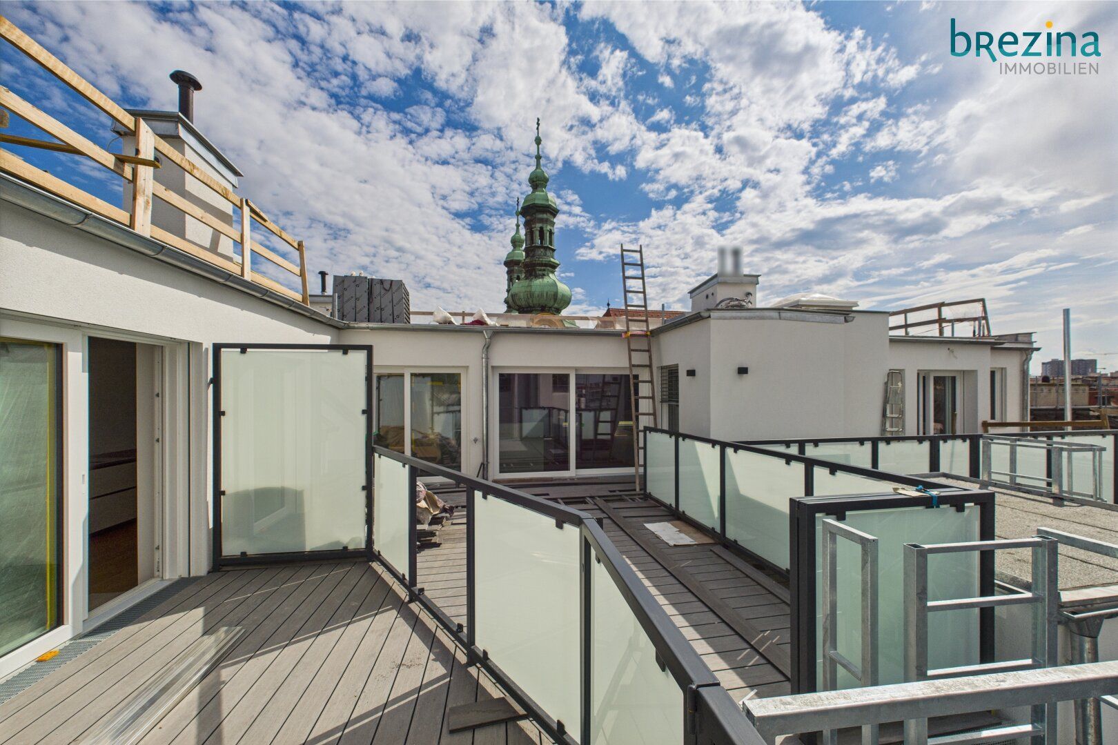 Exklusive Dachterrassen-Maisonette im Erstbezug - Wohnen über den Dächern der Servitengasse