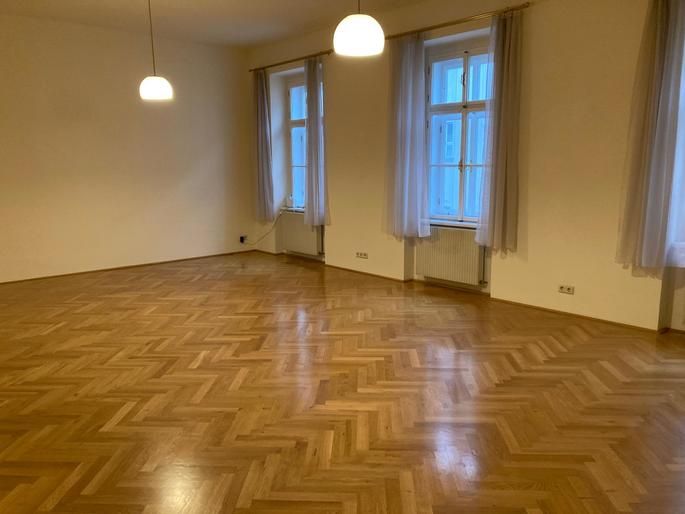 Klassische Altbauwohnung nähe Lycee Francais