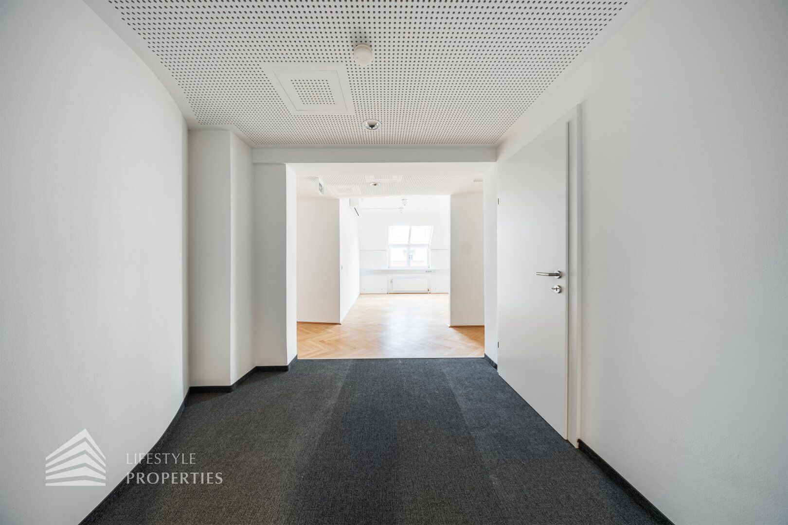 Erstbezug! Renoviertes 6-Zimmer Büro in Toplage - Ansicht 2