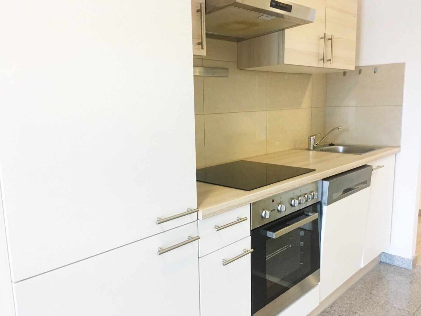 Schöne 2 Zimmerwohnung mit großem Wohnzimmer und großer Sonnenterrasse im 12. Bezirk - ab sofort - befristet auf 4 Jahre