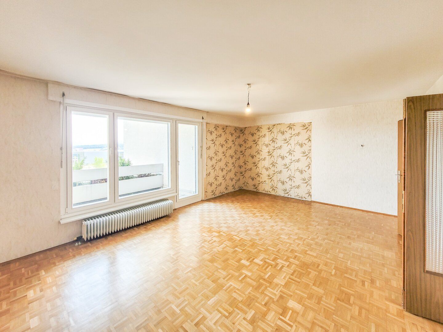 NEUER PREIS! PROVISIONSFREI VOM EIGENTÜMER! SÜD-LOGGIA! FERNSICHT 3-ZIMMER WOHNUNG MIT TERRASSE NÄHE STEINHOFGRÜNDE!