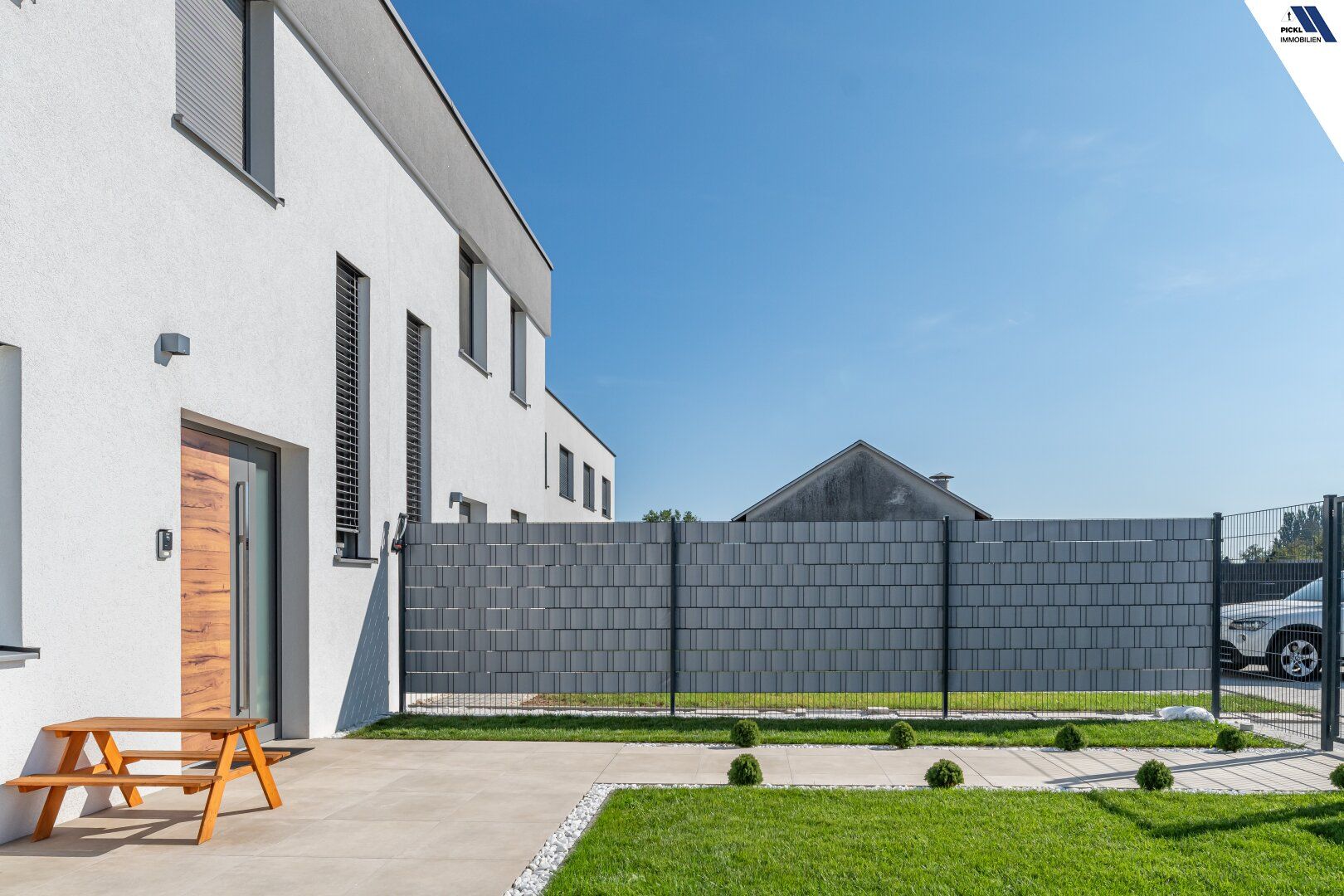 Neuwertige Doppelhaushälfte mit Pool, 3 Stellplätzen und hochwertiger Ausstattung - Vista 5